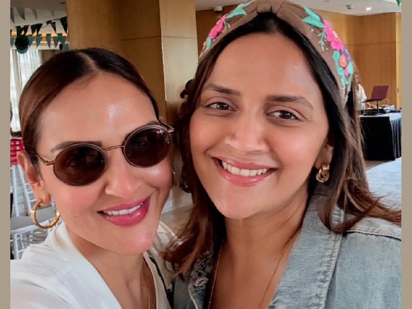 ധർമേന്ദ്രയുടെ പെൺമക്കളിൽ മൂന്നുപേർക്ക് വെള്ളിവെളിച്ചത്തിന് പുറത്താണ് ജീവിതം. അതിലൊരാളാണ് അഹാന. ആദ്യഭാര്യയിലെ രണ്ട് പെൺമക്കളും മറ്റു മേഖകളിലാണ് തൊഴിലെടുക്കുന്നത്. ഒരിക്കൽ ഹർസിന്ദഗിബസ് എന്ന മാധ്യമത്തിന് അനുവദിച്ച അഭിമുഖത്തിൽ അഹാന പിതാവിനെ കുറിച്ച് സംസാരിച്ചു. 