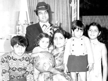 Dharmendra | ധർമേന്ദ്രയുടെ പ്രശസ്തരല്ലാത്ത പെണ്മക്കൾ എവിടെ? സണ്ണി, ബോബിമാരുടെ പെങ്ങന്മാരായ അജീതയും വിജേതയും Dharmendra | ധർമേന്ദ്രയുടെ പ്രശസ്തരല്ലാത്ത പെണ്മക്കൾ എവിടെ? സണ്ണി, ബോബിമാരുടെ പെങ്ങന്മാരായ അജീതയും വിജേതയും