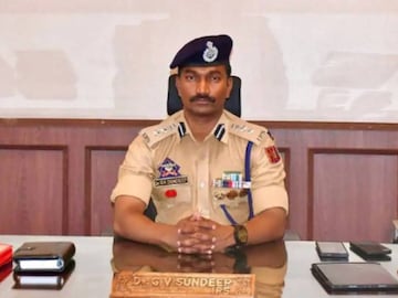 സുന്ദീപ് ചക്രവർത്തി സുന്ദീപ് ചക്രവർത്തി