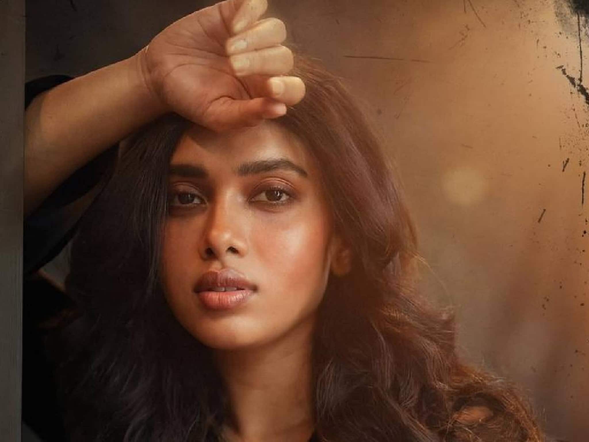 തമിഴ്നാടിന്റെ മണ്ണിൽ നിന്നും പെപ്പെക്ക് നായിക; 'കാട്ടാളൻ' നായികയായി ദുഷാര വിജയൻ