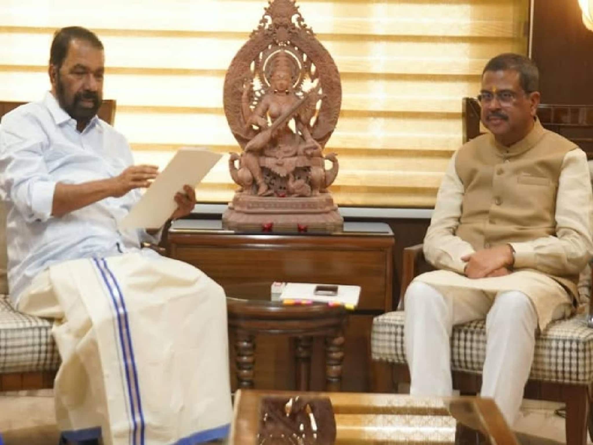 വിദ്യാർഥികൾ ​ഗണ​ഗീതം ആലപിച്ച സംഭവം; നടപടി ആവശ്യപ്പെട്ട് കേന്ദ്രമന്ത്രിക്ക് കത്ത് നൽകി മന്ത്രി വി ശിവൻകുട്ടി