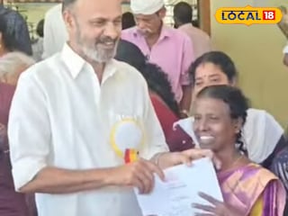 പട്ടയം കൈമാറുന്നു പട്ടയം കൈമാറുന്നു