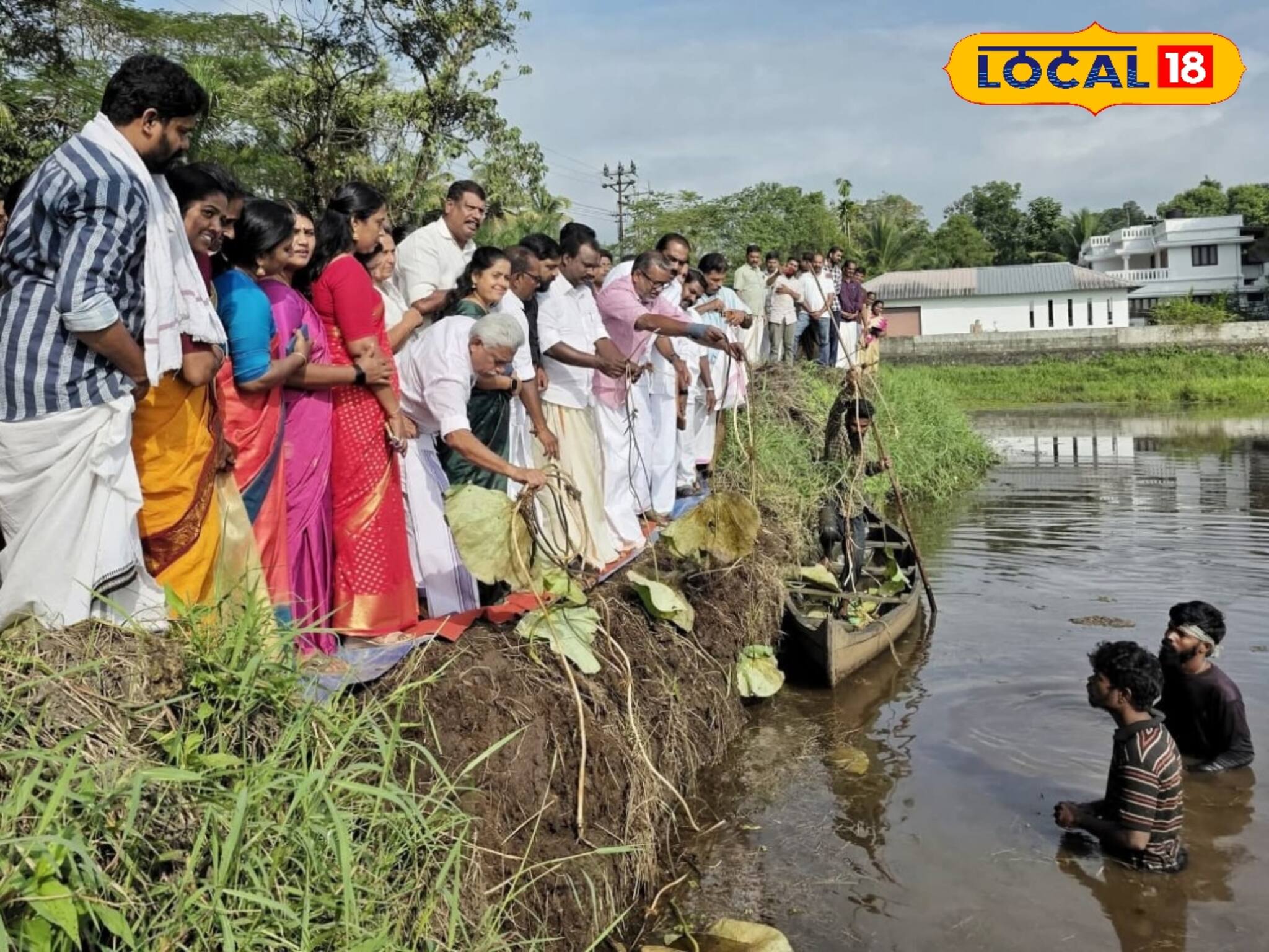 വാണിജ്യാടിസ്ഥാനത്തിൽ താമരക്കൃഷിക്ക്  നെടുമ്പാശ്ശേരിയിൽ തുടക്കം