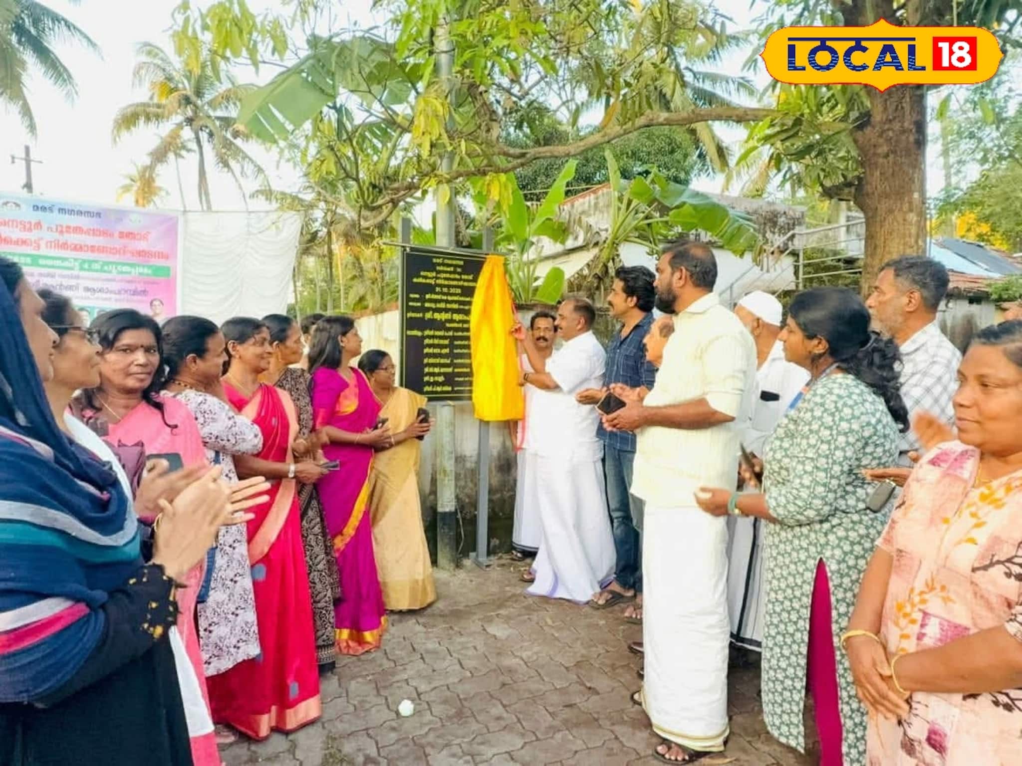 മരടിലെ വെള്ളക്കെട്ട് പരിഹരിക്കാൻ വിവിധ പദ്ധതികൾ നടപ്പിലാക്കി; തോട് നവീകരണം നഗരസഭാ ചെയർമാൻ ഉദ്ഘാടനം ചെയ്തു