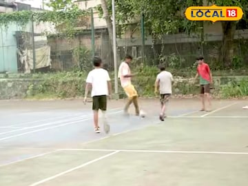 സ്റ്റേഡിയത്തിൽ കായിക പരിശീലനം നടത്തുന്ന കുട്ടികൾ സ്റ്റേഡിയത്തിൽ കായിക പരിശീലനം നടത്തുന്ന കുട്ടികൾ