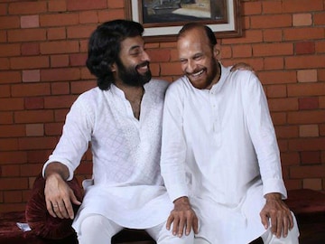 നടൻ രാഘവനും മകൻ ജിഷ്ണുവും നടൻ രാഘവനും മകൻ ജിഷ്ണുവും