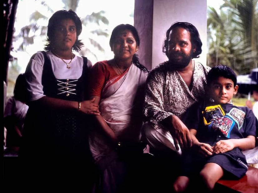 കുടുംബത്തിൽ ഏറ്റവുമധികം സംസ്ഥാന പുരസ്‌കാരങ്ങളുടെ ഉടമ സംവിധായകൻ ഭരതനാണ്. ആദ്യകാലങ്ങളിൽ മികച്ച കലാ സംവിധായകനുള്ള പുരസ്കാരമാണ് ഭരതന് ലഭിച്ചത്. 1975, 1979, 1980 വർഷങ്ങളിൽ പ്രയാണം, തകര, ചാമരം സിനിമകളിലെ കലാ സംവിധാനത്തിനാണ് ഭരതന് പുരസ്കാരം ലഭ്യമായത്. 1980ൽ 'ചാമരം' മികച്ച രണ്ടാമത്തെ ചിത്രത്തിനുള്ള പുരസ്കാരവും സ്വന്തമാക്കി. 1981ൽ കലാ സംവിധാനത്തിനുള്ള പുരസ്കാരം വീണ്ടും അദ്ദേഹത്തെ തേടിയെത്തി. 'ചട്ട' എന്ന സിനിമയ്‌ക്കായിരുന്നു പുരസ്കാരം. പിന്നീട് മർമരം (1982, മികച്ച ചിത്രം), ഓർമ്മയ്ക്കായി (1982, രണ്ടാമത് മികച്ച ചിത്രം, കലാ സംവിധാനം), ഓർമ്മയ്ക്കായി, മർമരം (1982, മികച്ച സംവിധായകൻ), ഇത്തിരി പൂവേ ചുവന്നപൂവേ (1984, മികച്ച കലാ സംവിധാനം), ഒരു മിന്നാമിനുങ്ങിന്റെ നുറുങ്ങുവെട്ടം (1987, മികച്ച ജനപ്രിയ ചിത്രം), വെങ്കലം (1992, മികച്ച ജനപ്രിയ ചിത്രം)