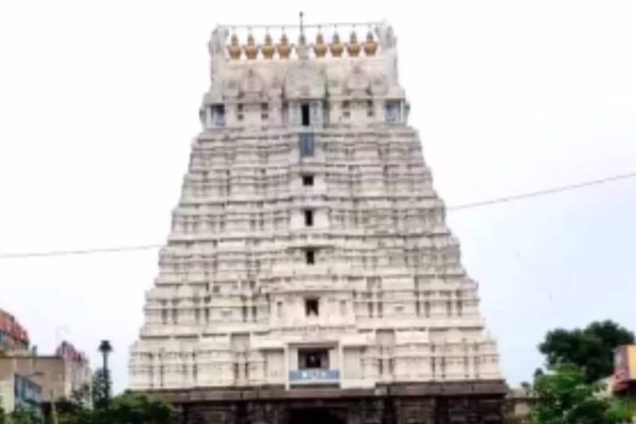 ഇല്ല പോയിട്ടില്ല; തമിഴ്നാട്ടിൽ ക്ഷേത്ര മേൽക്കൂരയിലെ സ്വർണ്ണപ്പല്ലി കാണാതായിട്ടില്ലെന്ന് അധികൃതർ ഇല്ല പോയിട്ടില്ല; തമിഴ്നാട്ടിൽ ക്ഷേത്ര മേൽക്കൂരയിലെ സ്വർണ്ണപ്പല്ലി കാണാതായിട്ടില്ലെന്ന് അധികൃതർ