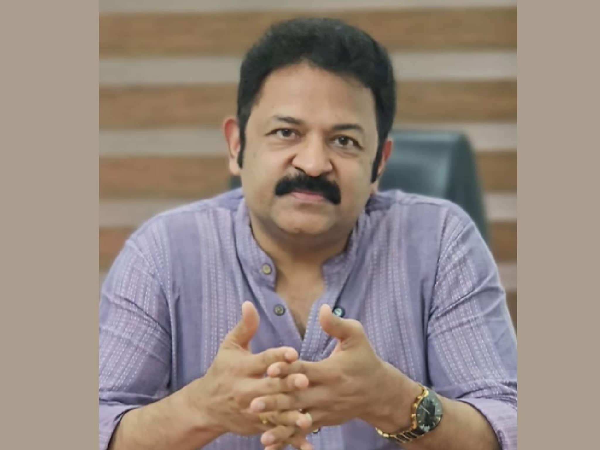 ജാതീയത കുത്തിക്കലർത്തി കലക്കവെള്ളത്തിൽ മീൻപിടിക്കാൻ ശ്രമിച്ചവർക്ക് ലഭിച്ച പ്രഹരം; ദിയ കൃഷ്ണയുടെ സ്ഥാപനത്തിലെ തട്ടിപ്പ് വിഷയത്തിൽ പ്രതികരിച്ച് കൃഷ്ണകുമാർ