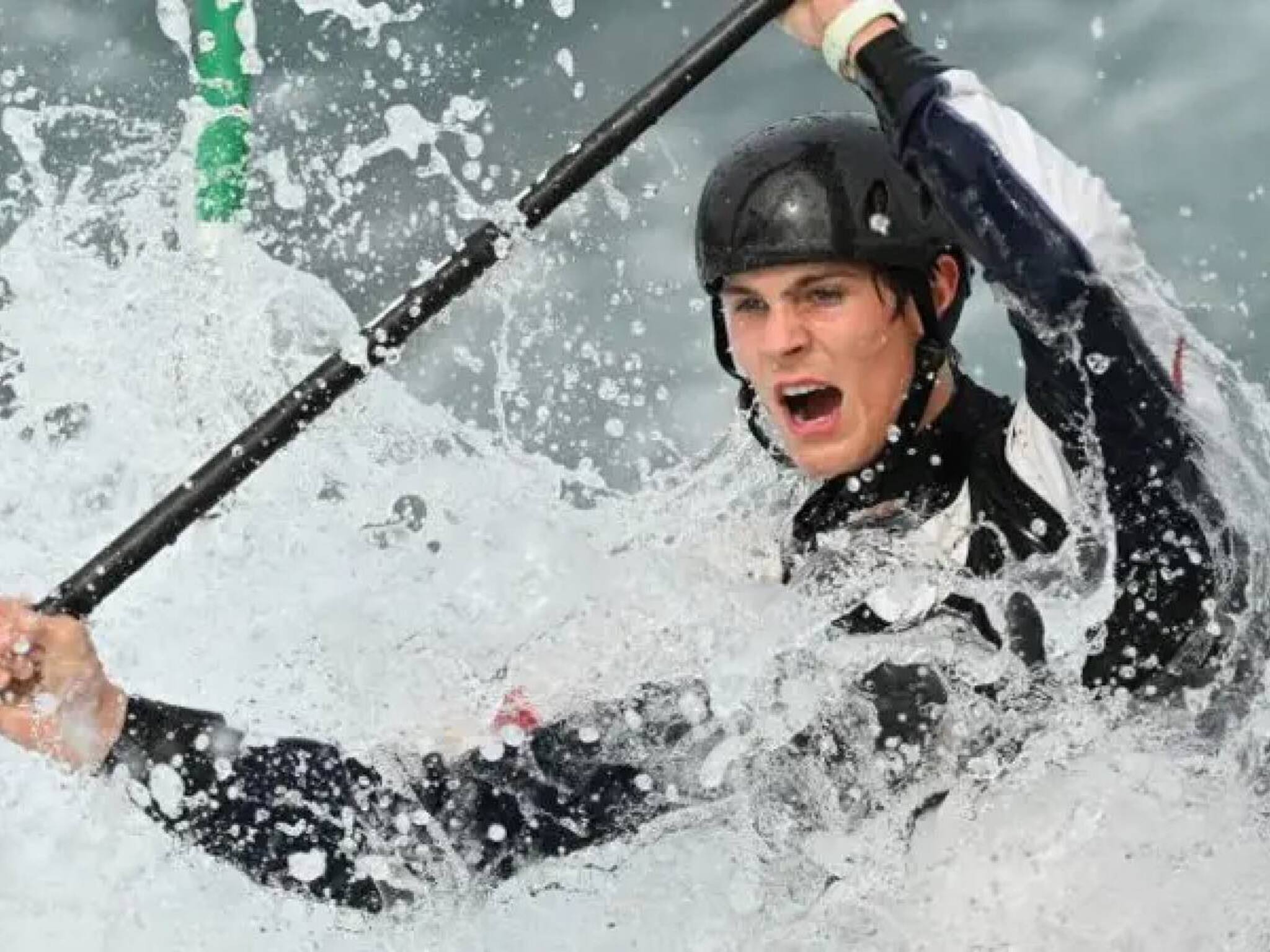 വിമാനത്തിൽ ശാരീരിക ബന്ധത്തിൽ ഏർപ്പെടുന്ന വീഡിയോ സോഷ്യല്‍ മീഡിയയിൽ; ബ്രിട്ടീഷ് തുഴച്ചില്‍ താരത്തിന് രണ്ട് വര്‍ഷത്തേക്ക് വിലക്ക്