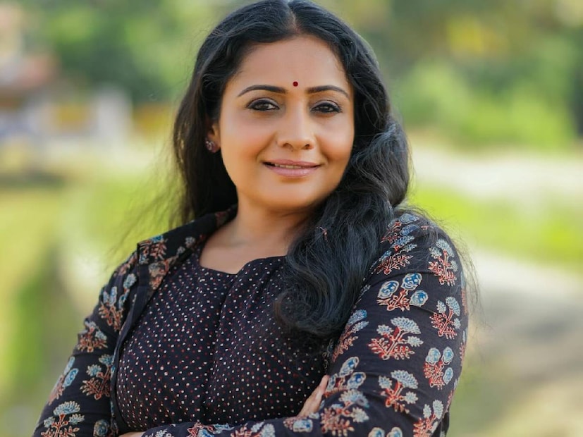 ആദ്യത്തെ രണ്ടു വിവാഹമോചനങ്ങളെ കുറിച്ച് മുൻപ് ഡെക്കൻ ക്രോണിക്കിളിനു നൽകിയ അഭിമുഖത്തിൽ മീര വാസുദേവൻ പറയുകയുണ്ടായി. 