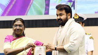 ഫാൽക്കെ പുരസ്‌കാരം സ്വീകരിക്കുന്ന മോഹൻലാൽ
