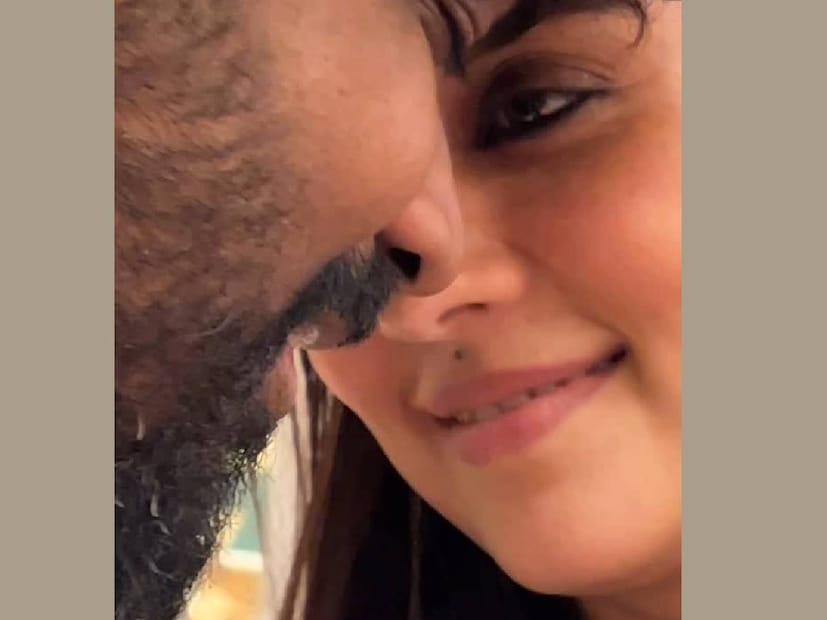 വിഗ്നേഷ് ശിവൻ, നയൻ‌താര ദമ്പതികൾ ഒരാഴ്ച മുൻപ് കർണാടകയിലെ കുക്കെ സുബ്രമണ്യ സ്വാമി ക്ഷേത്രത്തിൽ ദർശനം നടത്തിയിരുന്നു. ഇരുവരും നല്ല നിലയിൽ ഈശ്വരഭക്തിയുള്ള ദമ്പതികൾ കൂടിയാണ്. മറ്റു ചലച്ചിത്ര താരങ്ങളും ദർശനം നടത്താറുള്ള ക്ഷേത്രങ്ങളിൽ ഒന്നാണിത്. പുതിയ ചിത്രം 'ലവ് ഇൻഷുറൻസ് കമ്പനി'യുടെ റിലീസിന് മുന്നോടിയായാണ് വിഗ്നേഷും നയൻ‌താരയും ക്ഷേത്രദർശനം നടത്തിയത്. പ്രദീപ് രംഗനാഥൻ കൃതി ഷെട്ടി എന്നിവർ അഭിനയിക്കുന്ന സിനിമയാണിത്. പ്രദീപിന്റെ 'ഡ്യൂഡ്' റിലീസ് പ്രമാണിച്ച്, 'ലവ് ഇൻഷുറൻസ് കമ്പനി'യുടെ റിലീസ് മാറ്റിവച്ചിരുന്നു 