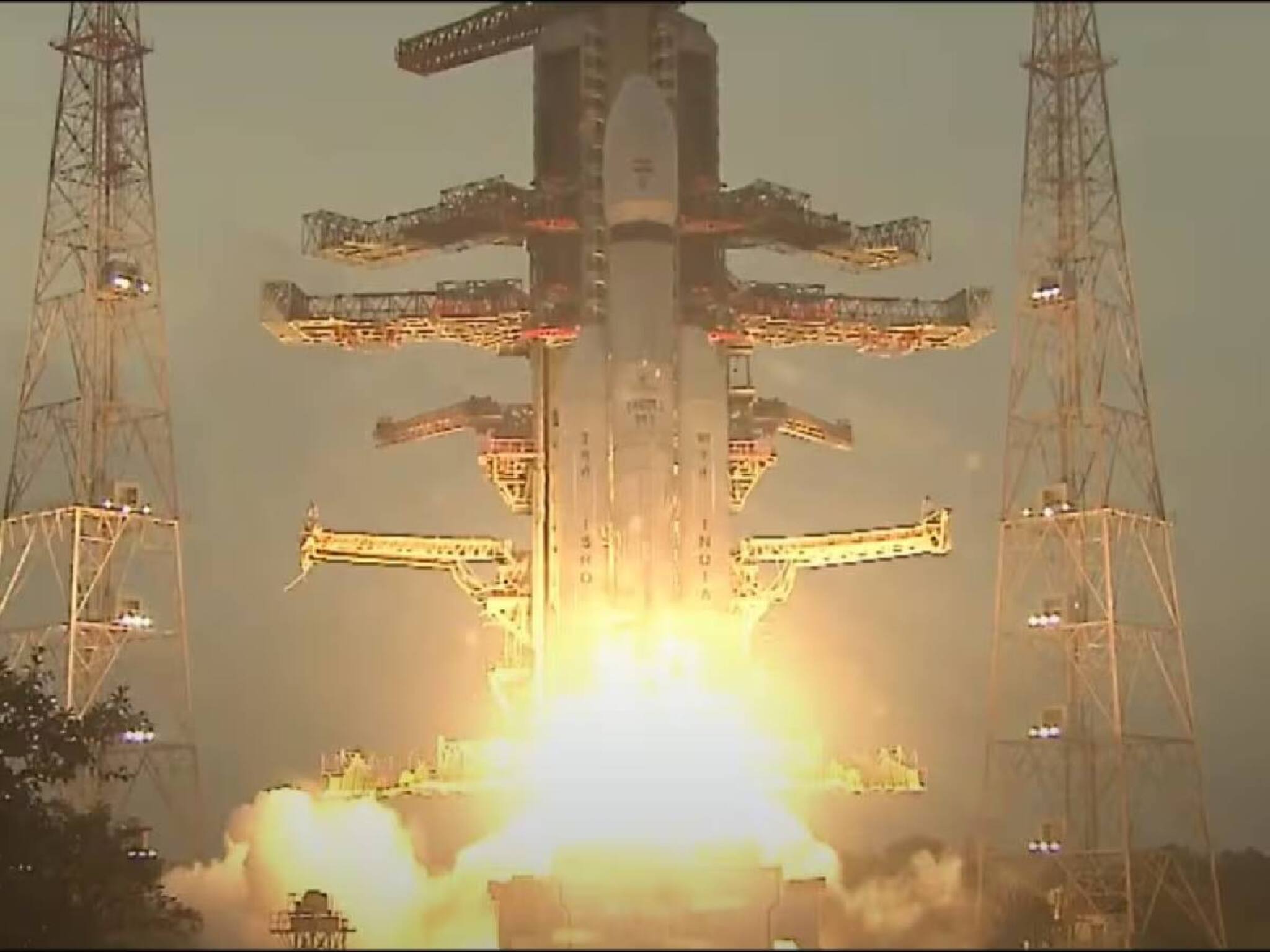 ബാഹുബലി: ഇന്ത്യയിൽ നിന്ന് വിക്ഷേപിക്കുന്ന ഏറ്റവും ഭാരമേറിയ വാർത്താവിനിമയ ഉപഗ്രഹമായ CMS-03മായി കുതിച്ചുയർന്നു