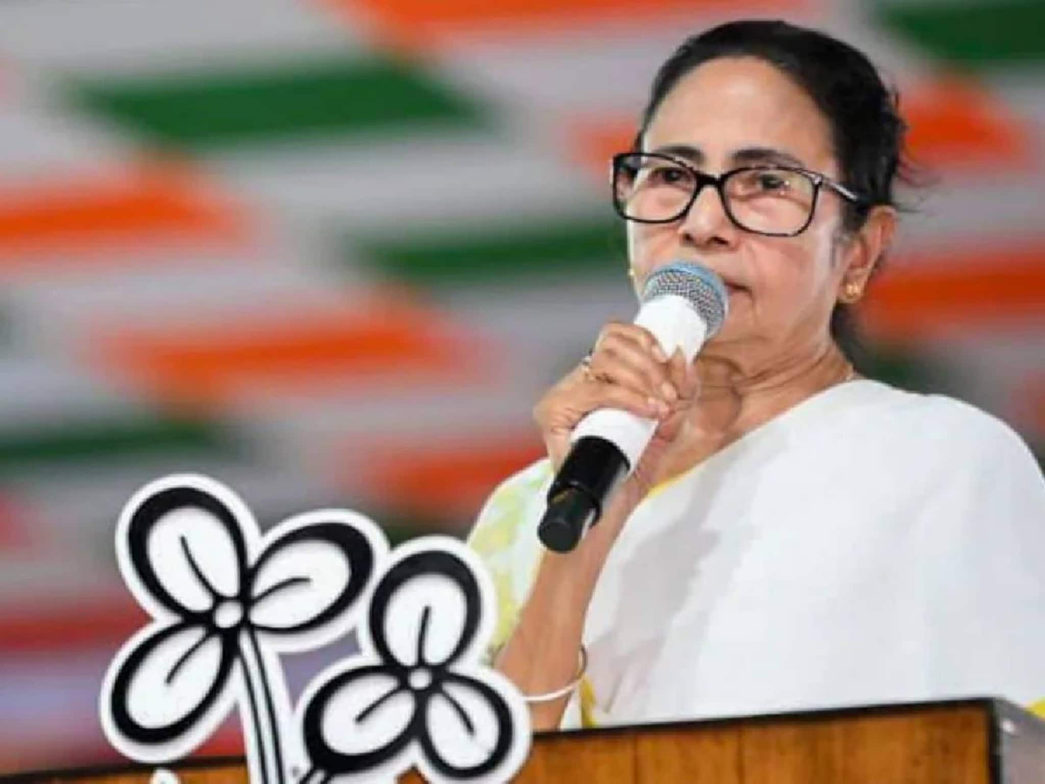 എസ്ഐആർ നിർത്തലാക്കണമെന്നാവശ്യപ്പെട്ട് തിരഞ്ഞെടുപ്പ് കമ്മിഷന് മമത ബാനർജിയുടെ കത്ത്; വോട്ട് നഷ്ടപ്പെടുമെന്നുള്ള ഭയമെന്ന് ബിജെപി എസ്ഐആർ നിർത്തലാക്കണമെന്നാവശ്യപ്പെട്ട് തിരഞ്ഞെടുപ്പ് കമ്മിഷന് മമത ബാനർജിയുടെ കത്ത്; വോട്ട് നഷ്ടപ്പെടുമെന്നുള്ള ഭയമെന്ന് ബിജെപി