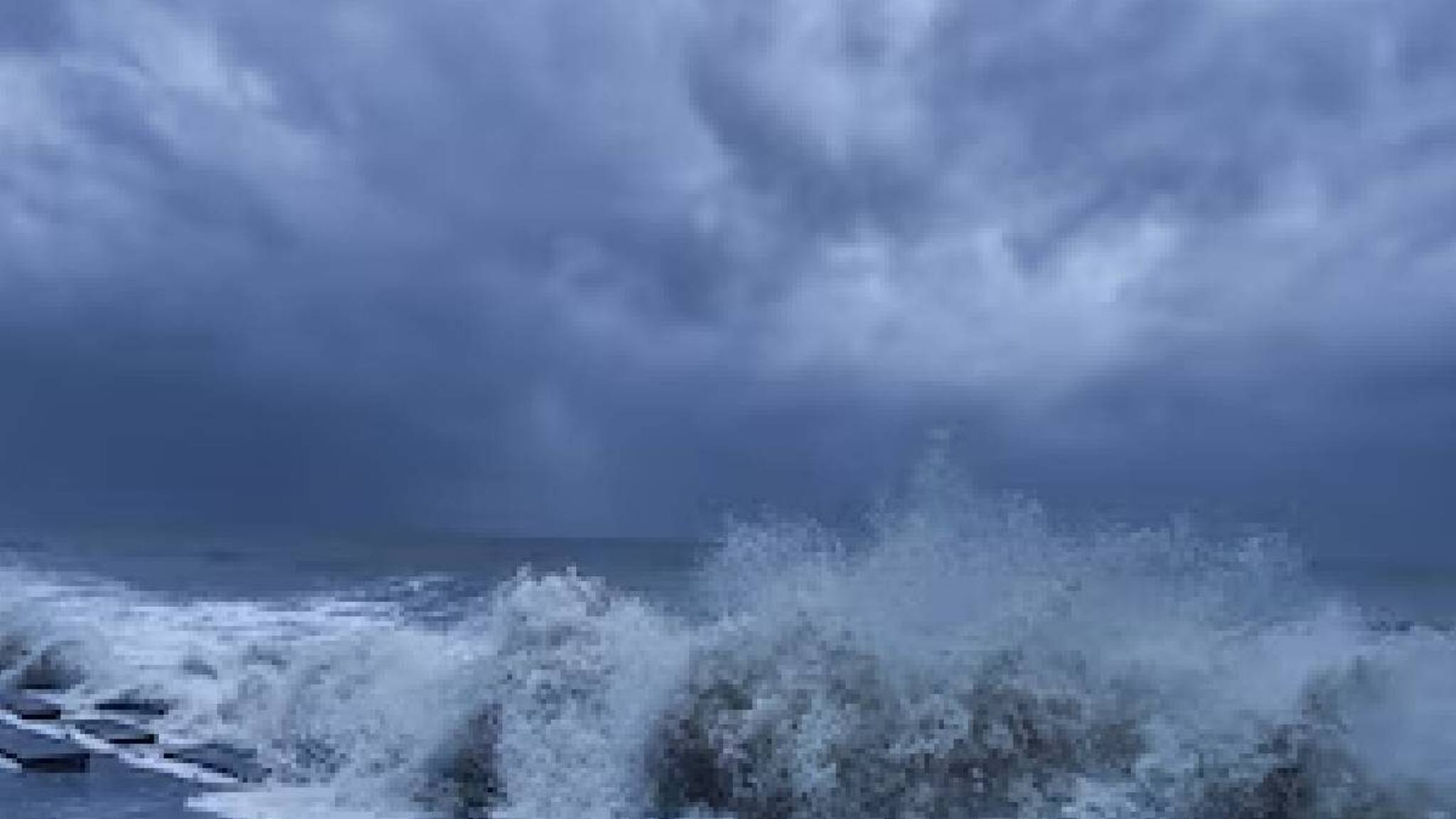 Ditwah Cyclone | ശ്രീലങ്കയിൽ ആഞ്ഞടിച്ച ദിത്വാ ചുഴലിക്കാറ്റ് ഇന്ത്യയുടെ തെക്കൻ തീരത്തേക്ക് നീങ്ങുന്നു