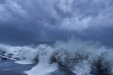 Ditwah Cyclone | ശ്രീലങ്കയിൽ ആഞ്ഞടിച്ച ദിത്വാ ചുഴലിക്കാറ്റ് ഇന്ത്യയുടെ തെക്കൻ തീരത്തേക്ക് നീങ്ങുന്നു
