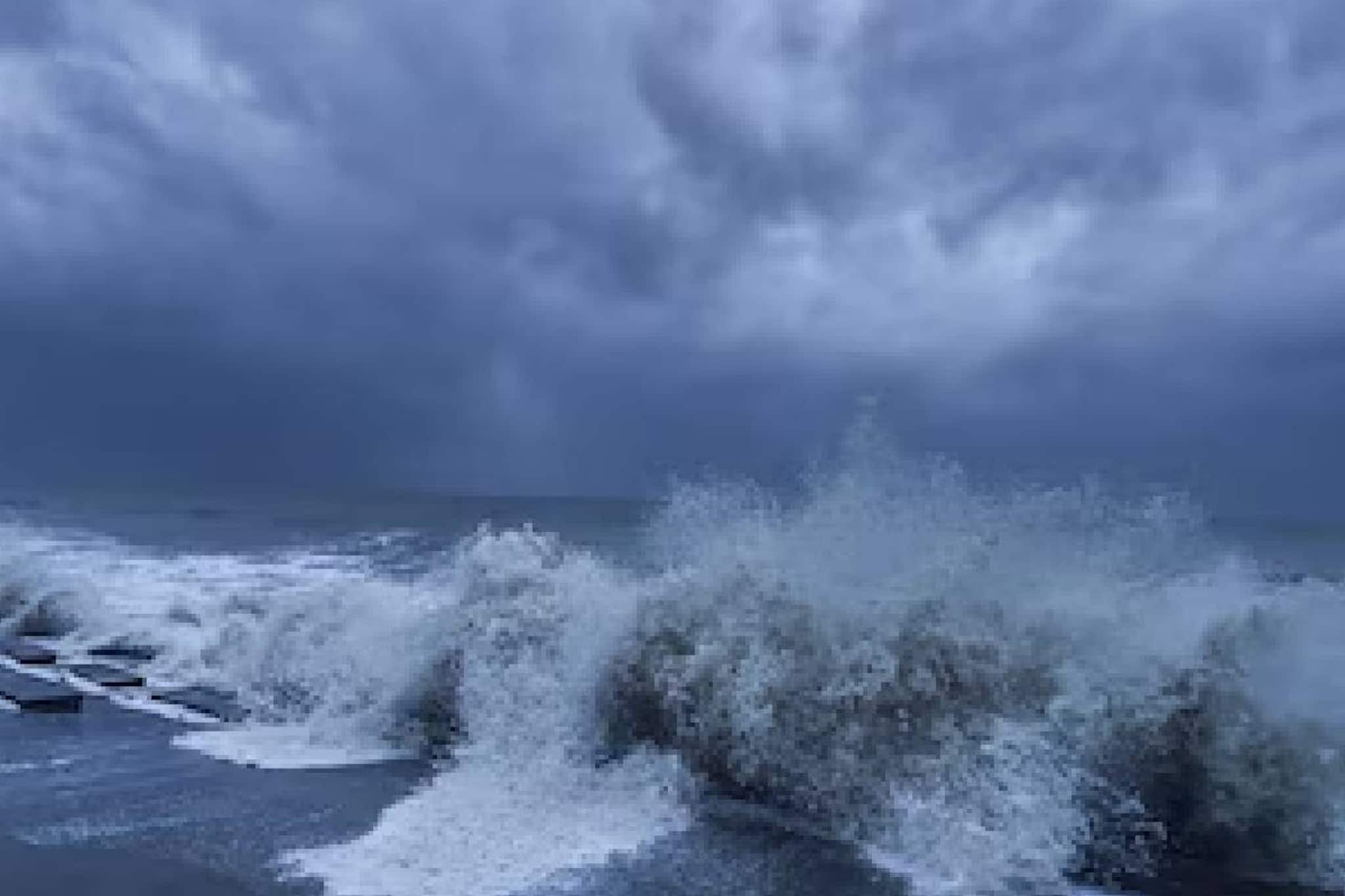 Ditwah Cyclone | ശ്രീലങ്കയിൽ ആഞ്ഞടിച്ച ദിത്വാ ചുഴലിക്കാറ്റ് ഇന്ത്യയുടെ തെക്കൻ തീരത്തേക്ക് നീങ്ങുന്നു Ditwah Cyclone | ശ്രീലങ്കയിൽ ആഞ്ഞടിച്ച ദിത്വാ ചുഴലിക്കാറ്റ് ഇന്ത്യയുടെ തെക്കൻ തീരത്തേക്ക് നീങ്ങുന്നു