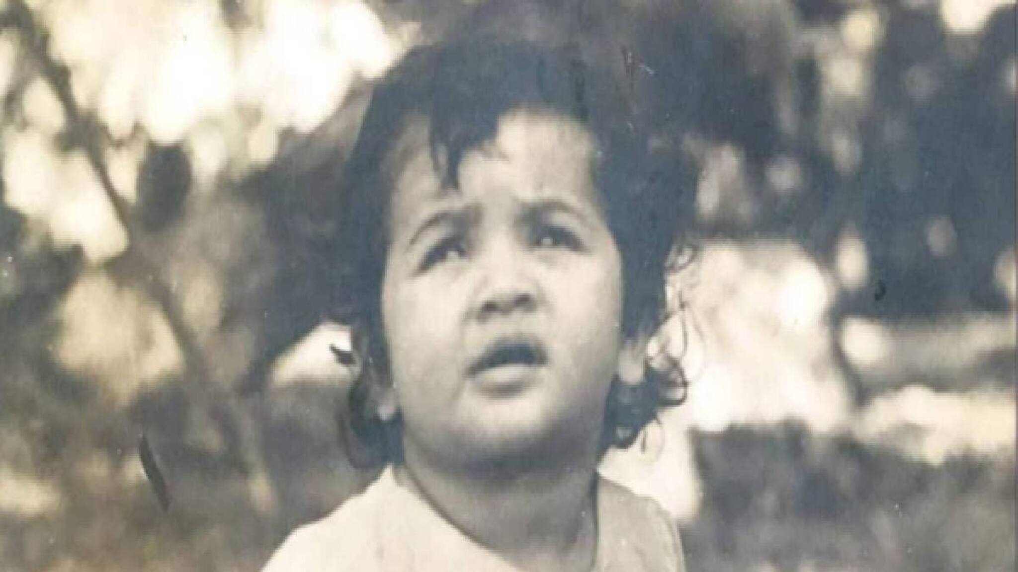 സോപ്പിന്റെ പരസ്യത്തിലൂടെ അരങ്ങേറിയ ദേശീയ അവാർഡ് ജേതാവ്; ചലച്ചിത്രകാരനായ  പിതാവിനെ ചുംബിച്ചതിലൂടെ വിവാദത്തിലായ നടി!