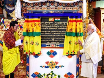 പുനാത്സഞ്ചു-II പദ്ധതി ഉദ്‌ഘാടന വേളയിൽ