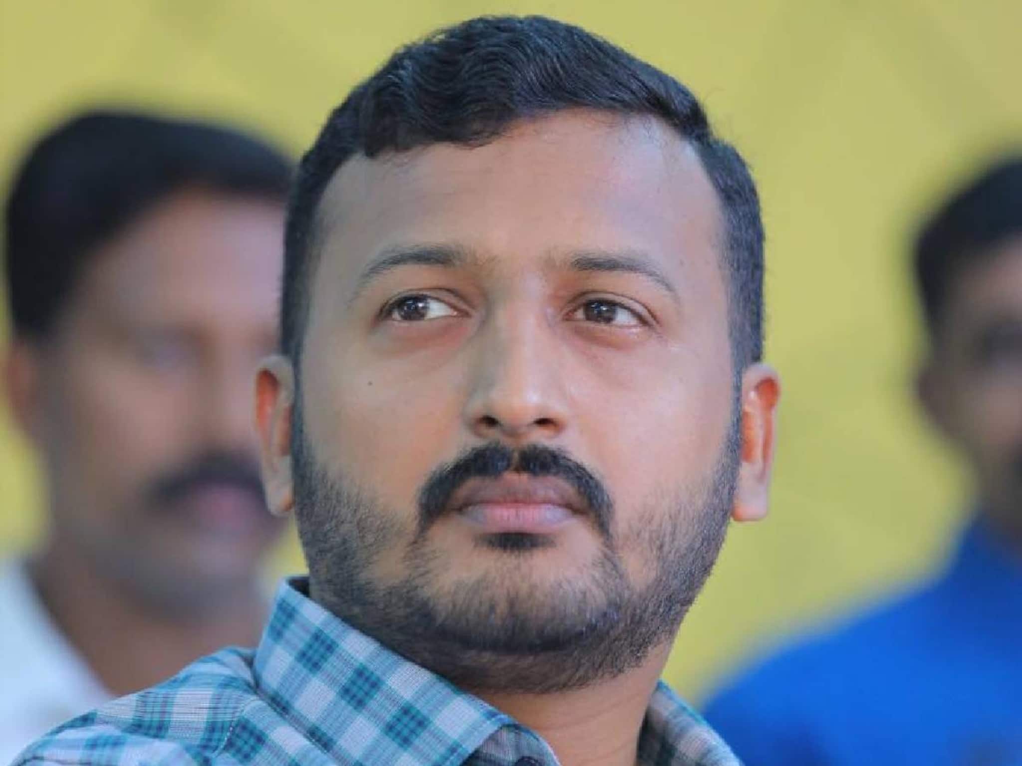 ഫ്ലാറ്റിൽ നിന്നും ചാടുമെന്ന് മാങ്കൂട്ടത്തിൽ ഭീഷണിപ്പെടുത്തി; ഗര്‍ഭച്ഛിദ്രത്തിലേക്ക് നയിച്ച ഭീഷണി