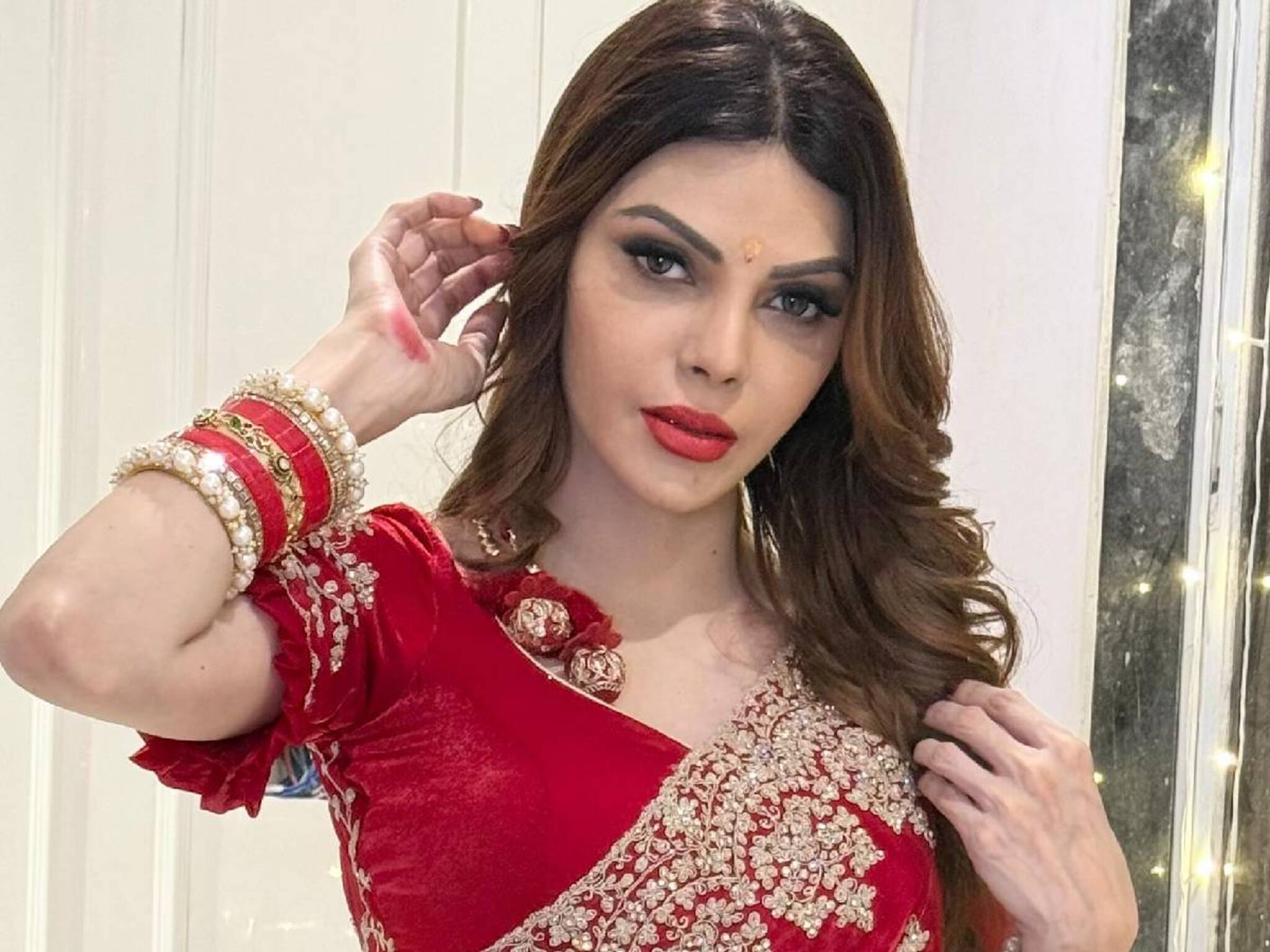 നടി ഷെര്‍ലിന്‍ ചോപ്ര മാറിടത്തെ ഇംപ്ലാന്റ് നീക്കം ചെയ്തു; ആരോഗ്യപ്രശ്‌നങ്ങളെക്കുറിച്ച് വിദഗ്ധര്‍ പറയുന്നത്