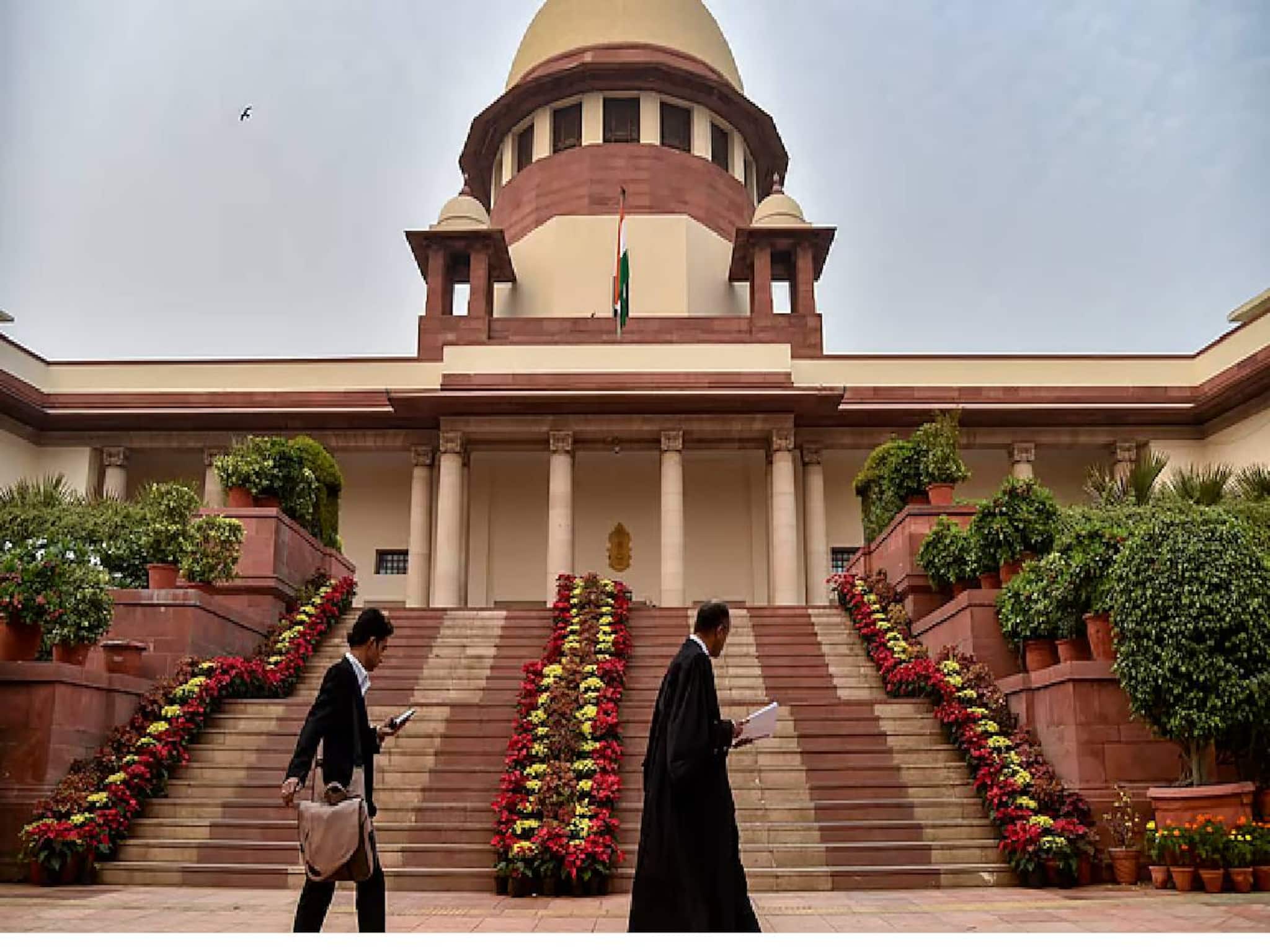 ക്ഷേത്രത്തിൽ ലഭിക്കുന്ന പണം ദൈവത്തിന് അവകാശപ്പെട്ടത്; സഹകരണ ബാങ്കിന് ഉപയോ​ഗിക്കാനാകില്ല; സുപ്രീം കോടതി