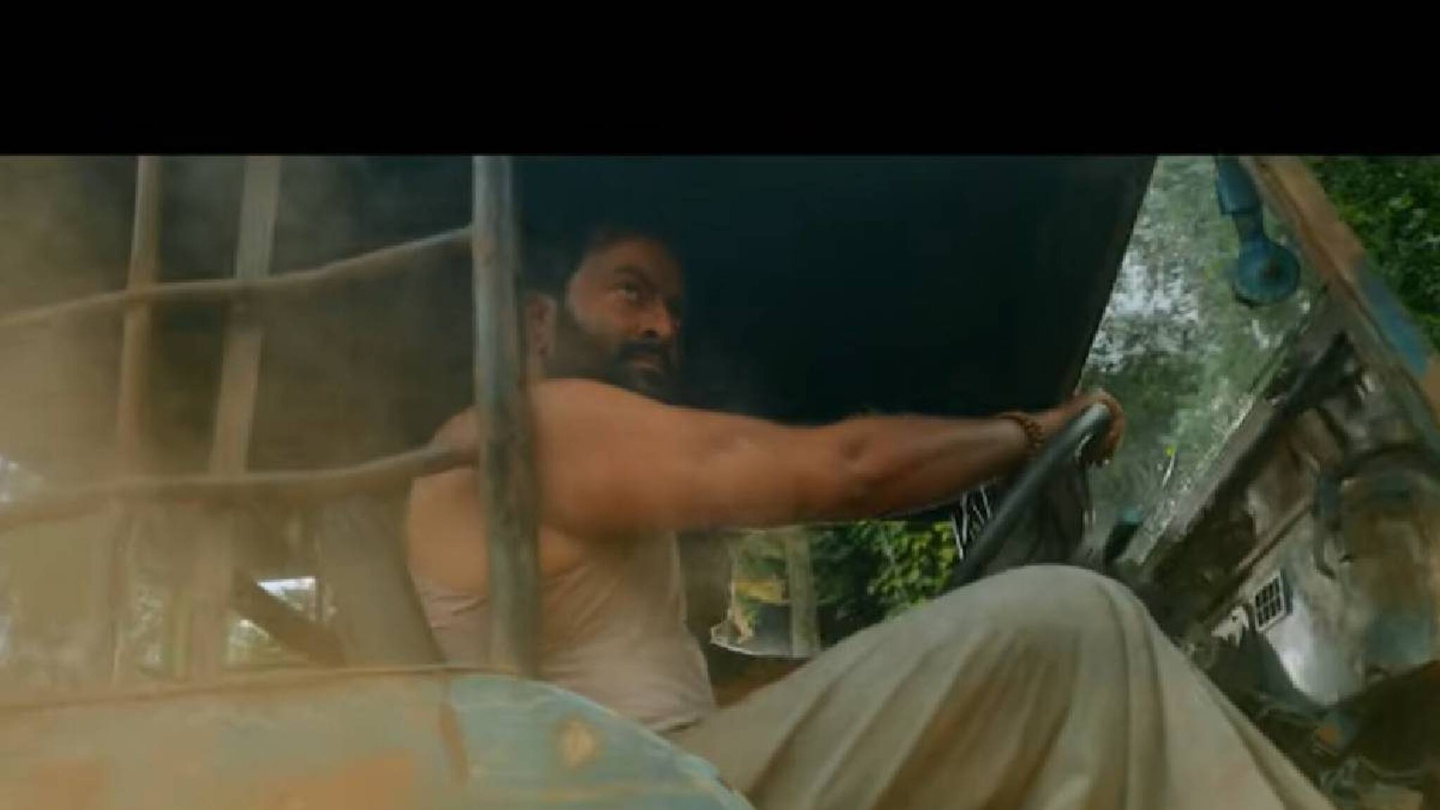 Vilaayath Budha | അവന്റെ തൊഴിലാ ചന്ദനമോഷണം; മാസ് വരവിൽ ഡബിൾ മോഹൻ; 'വിലായത്ത് ബുദ്ധ' ട്രെയ്‌ലർ