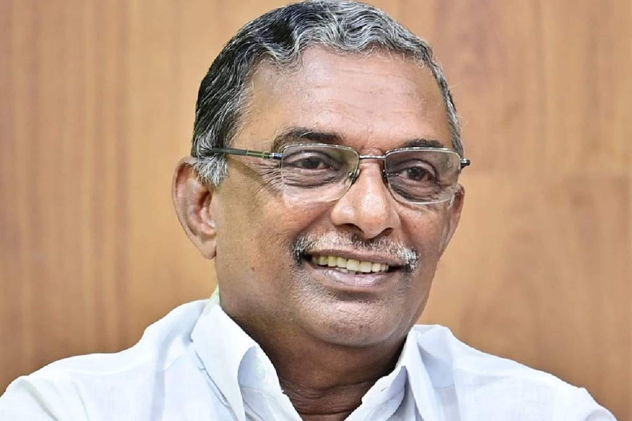 ശബരിമല സ്വര്‍ണക്കൊള്ള കേസിൽ ദേവസ്വം ബോർഡ് മുൻ പ്രസിഡന്റ് എ പത്മകുമാറിനെ SIT ചോദ്യം ചെയ്യുന്നു