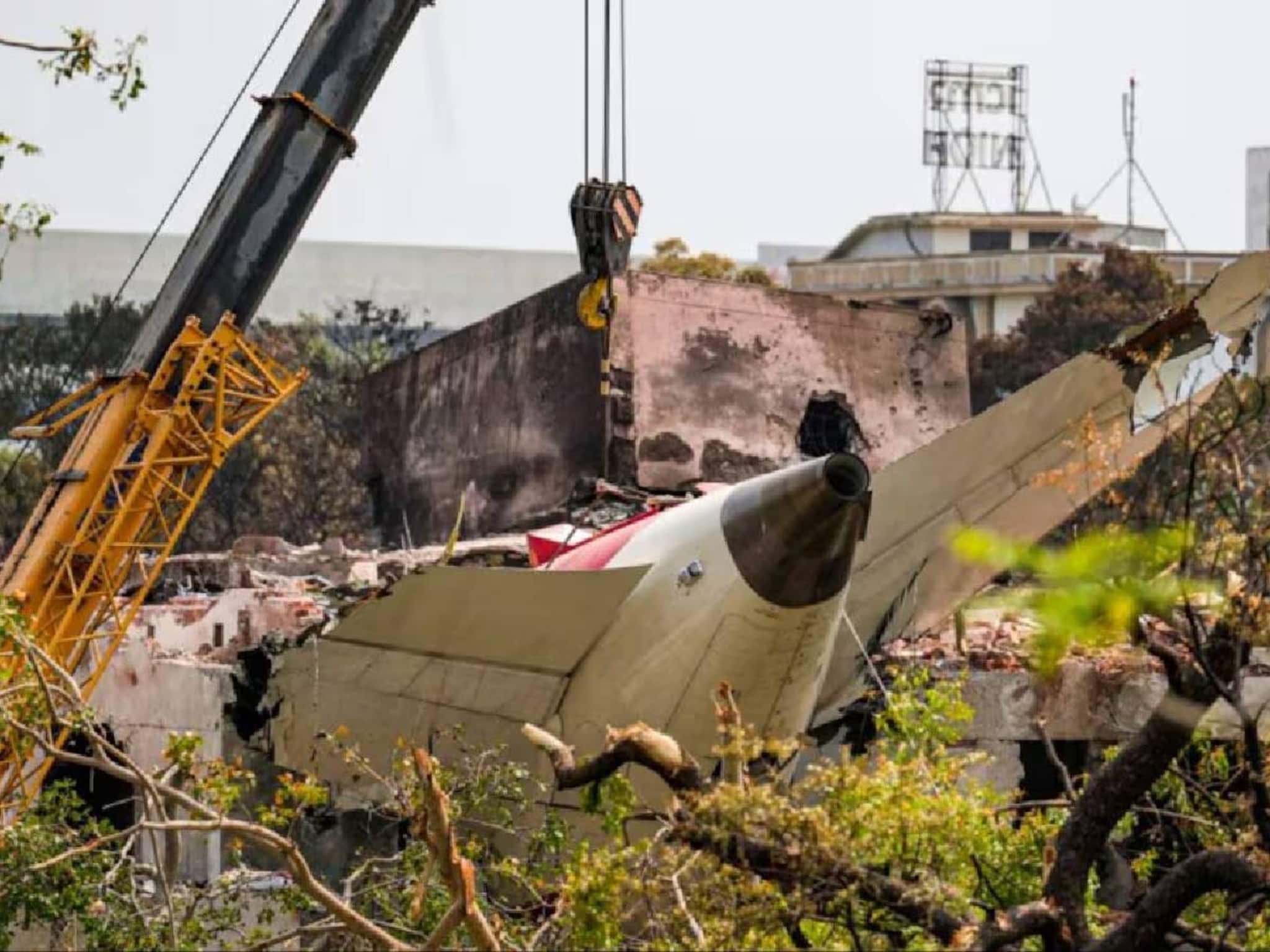 അഹമ്മദാബാദ് വിമാനാപകടത്തിൽ പൈലറ്റിനെ കുറ്റപ്പെടുത്താനാവില്ലെന്ന് സുപ്രീം കോടതി