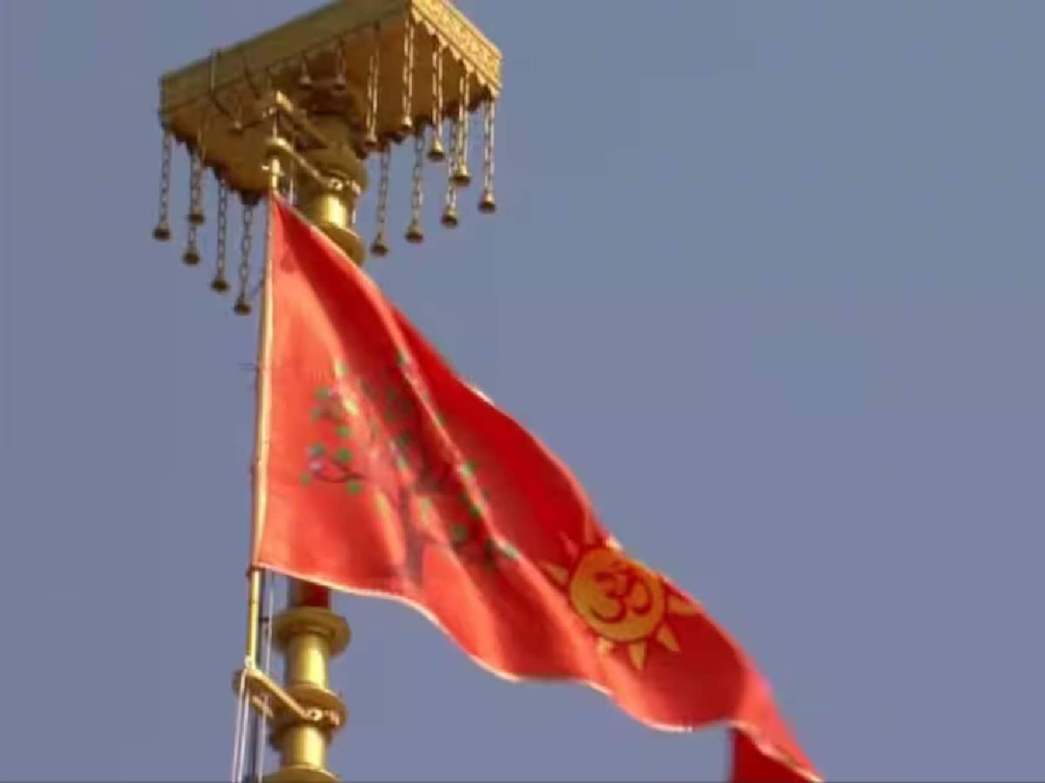 അയോദ്ധ്യ രാമക്ഷേത്രത്തില്‍ ധ്വജസ്ഥാപനം; ശ്രദ്ധാകേന്ദ്രമായി കോവിദാരം