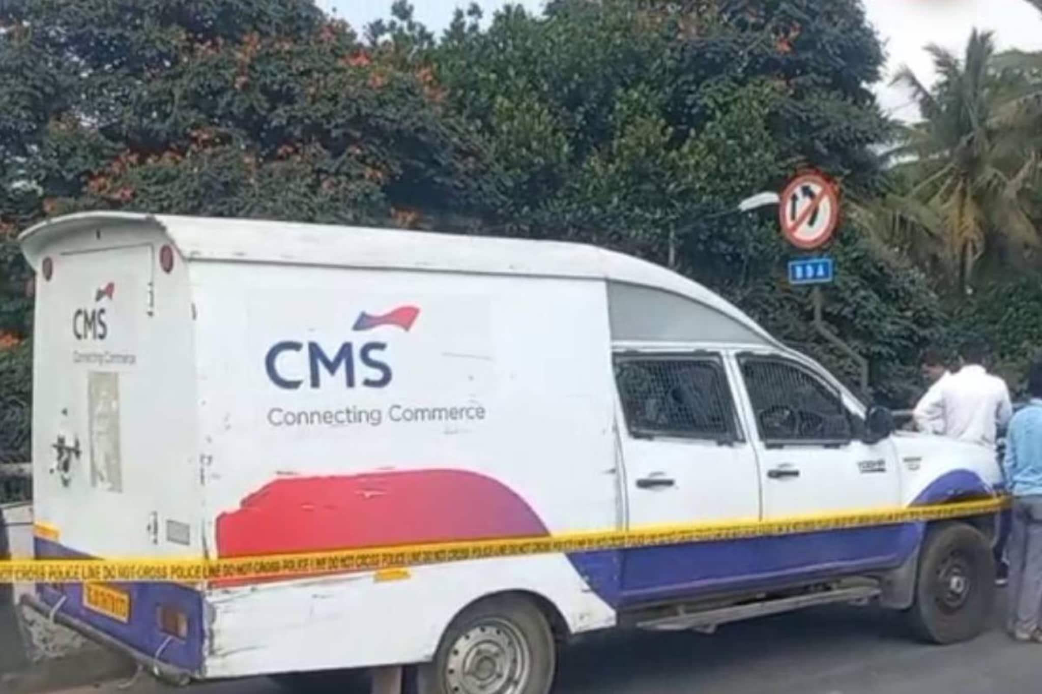 ബെംഗളൂരുവിൽ എടിഎമ്മിൽ നിറയ്ക്കാനെത്തിച്ച 7 കോടിരൂപ കവർന്നു ബെംഗളൂരുവിൽ എടിഎമ്മിൽ നിറയ്ക്കാനെത്തിച്ച 7 കോടിരൂപ കവർന്നു