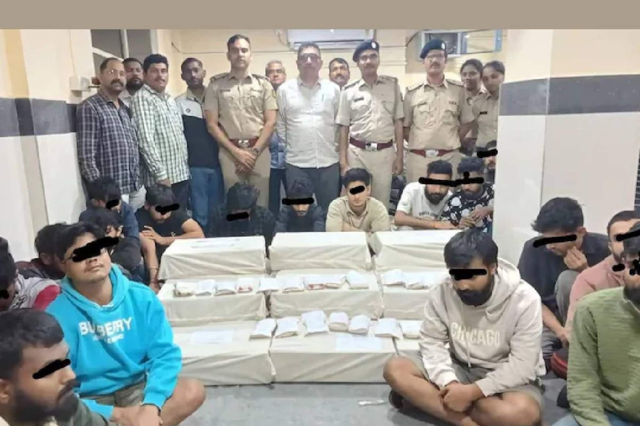 അമേരിക്കൻ പൗരന്മാരെ ലക്ഷ്യമിട്ട് പണത്തട്ടിപ്പ്; ബംഗളുരുവിലെ കോൾസെന്റർ റെയ്‌ഡിൽ 33 അറസ്റ്റ്