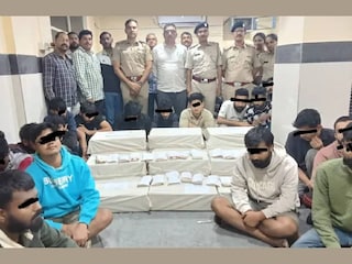 തട്ടിപ്പ് നടത്തിയിരുന്ന 33 പേരെ പോലീസ് അറസ്റ്റ് ചെയ്തു തട്ടിപ്പ് നടത്തിയിരുന്ന 33 പേരെ പോലീസ് അറസ്റ്റ് ചെയ്തു