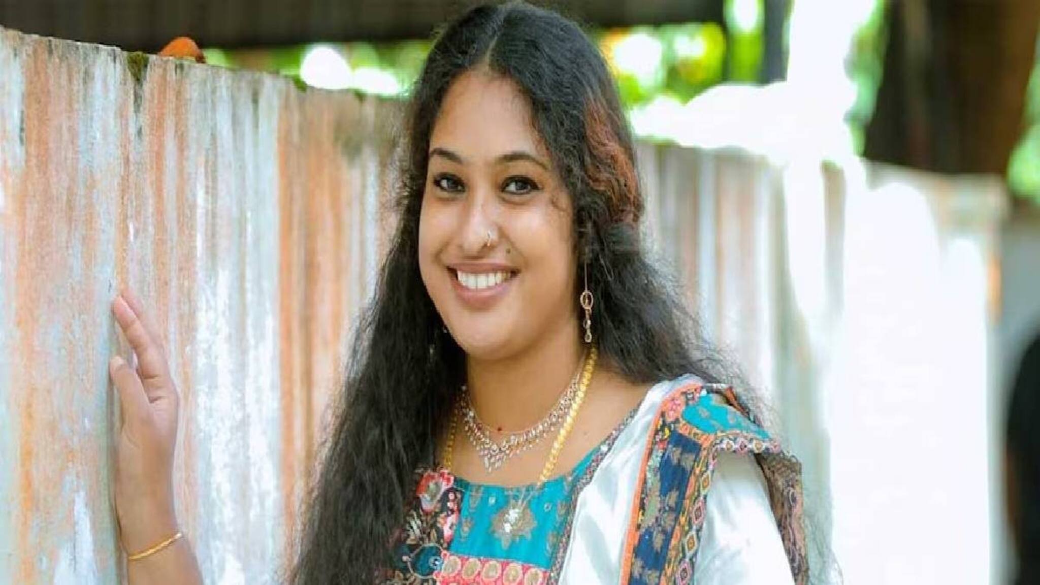 ഹൈക്കോടതി ഉത്തരവ് ലംഘിച്ച് ഗുരുവായൂർ ക്ഷേത്രപരിസരത്ത് റീൽസ് ചിത്രീകരണം; ജസ്ന സലീമിനെതിരെ കേസ്