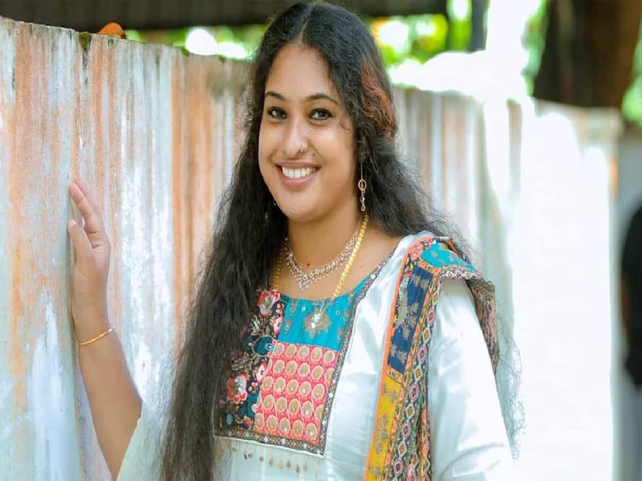 ഹൈക്കോടതി ഉത്തരവ് ലംഘിച്ച് ഗുരുവായൂർ ക്ഷേത്രപരിസരത്ത് റീൽസ് ചിത്രീകരണം; ജസ്ന സലീമിനെതിരെ കേസ്