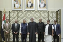 അബുദാബി കിരീടാവകാശിയുമായി മുഖ്യമന്ത്രി പിണറായി വിജയൻ കൂടിക്കാഴ്ച നടത്തി