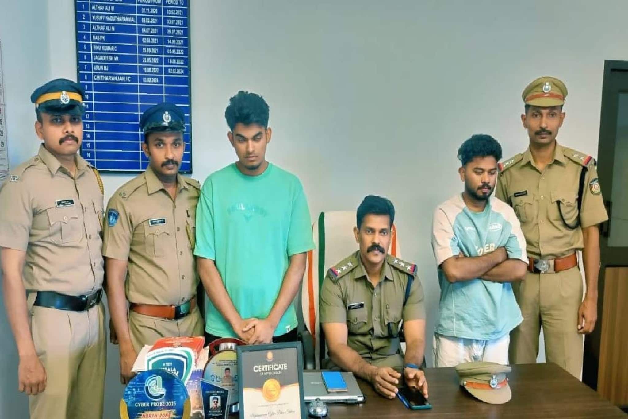 അധ്യാപകനിൽ നിന്ന് 95 ലക്ഷം രൂപയുടെ ഓൺലൈൻ സ്വർണ നിക്ഷേപ തട്ടിപ്പ്; മലപ്പുറത്ത് രണ്ടുപേർ പിടിയിൽ അധ്യാപകനിൽ നിന്ന് 95 ലക്ഷം രൂപയുടെ ഓൺലൈൻ സ്വർണ നിക്ഷേപ തട്ടിപ്പ്; മലപ്പുറത്ത് രണ്ടുപേർ പിടിയിൽ