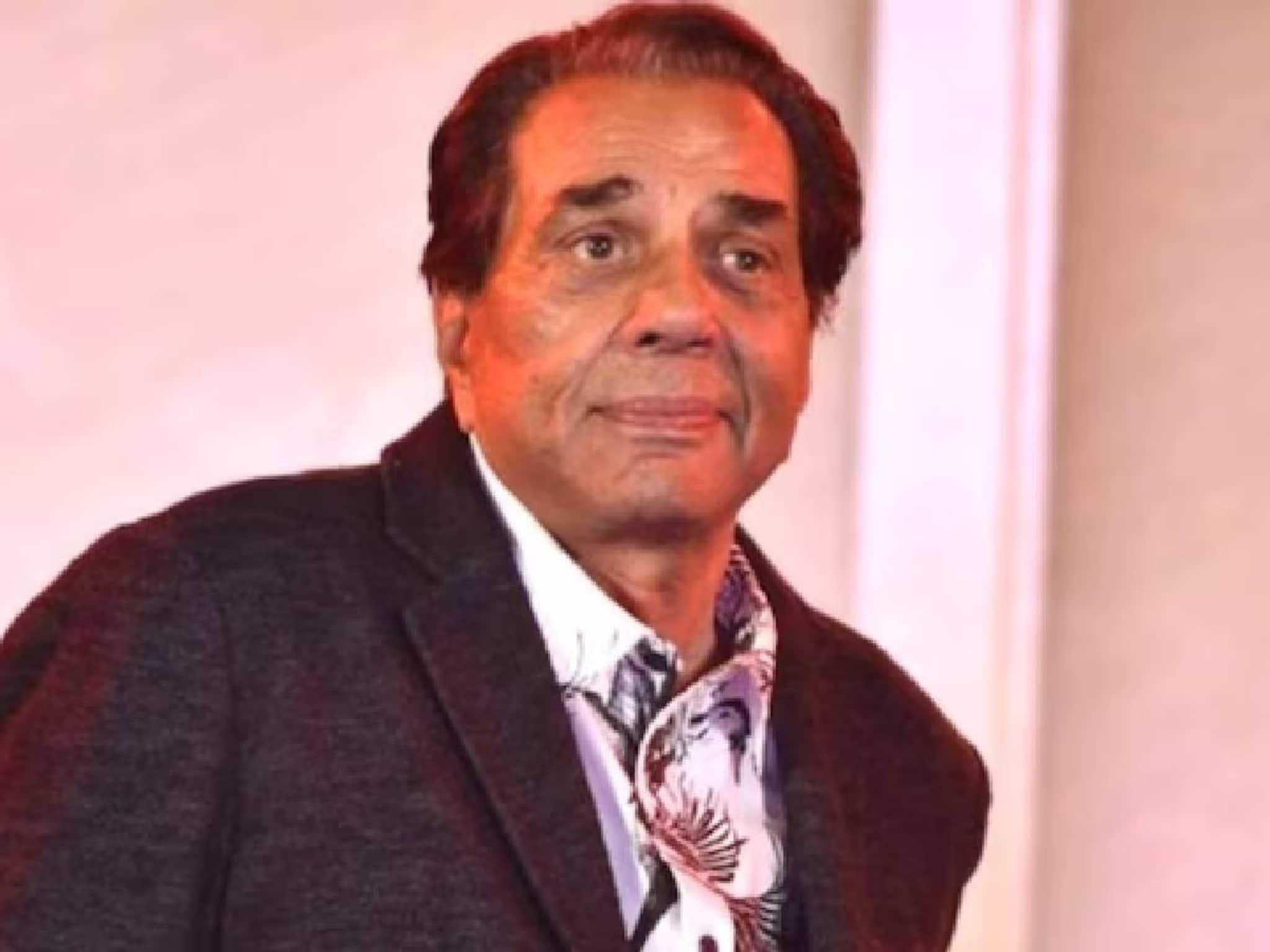 Dharmendra | ശ്മശാനത്തിലേക്ക് ചലച്ചിത്ര താരങ്ങൾ; ശോകമൂകരായി മക്കൾ; മുംബൈയെ കണ്ണീരിലാഴ്ത്തി ധർമേന്ദ്രയുടെ വിയോഗം