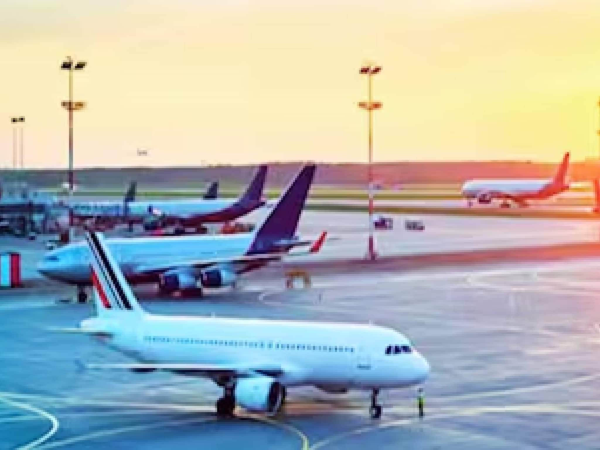 വിമാന ടിക്കറ്റ് ബുക്ക് ചെയ്ത് 48 മണിക്കൂറിനുള്ളില്‍ റദ്ദാക്കിയാല്‍ ക്യാൻസലേഷൻ ഫീസില്ല; ഡിജിസിഎയുടെ നിര്‍ദേശങ്ങള്‍