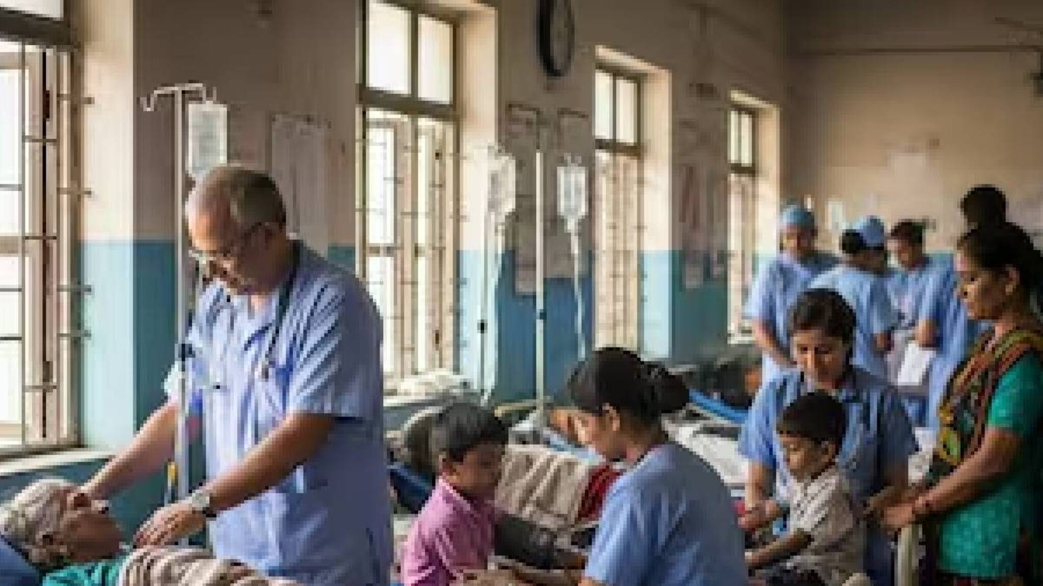 വെള്ളത്തിന് പകരം ആസിഡ് ഒഴിച്ച് ഭക്ഷണം പാകംചെയ്തു; ഒരു കുടുംബത്തിലെ ആറ് പേര്‍ ആശുപത്രിയില്‍