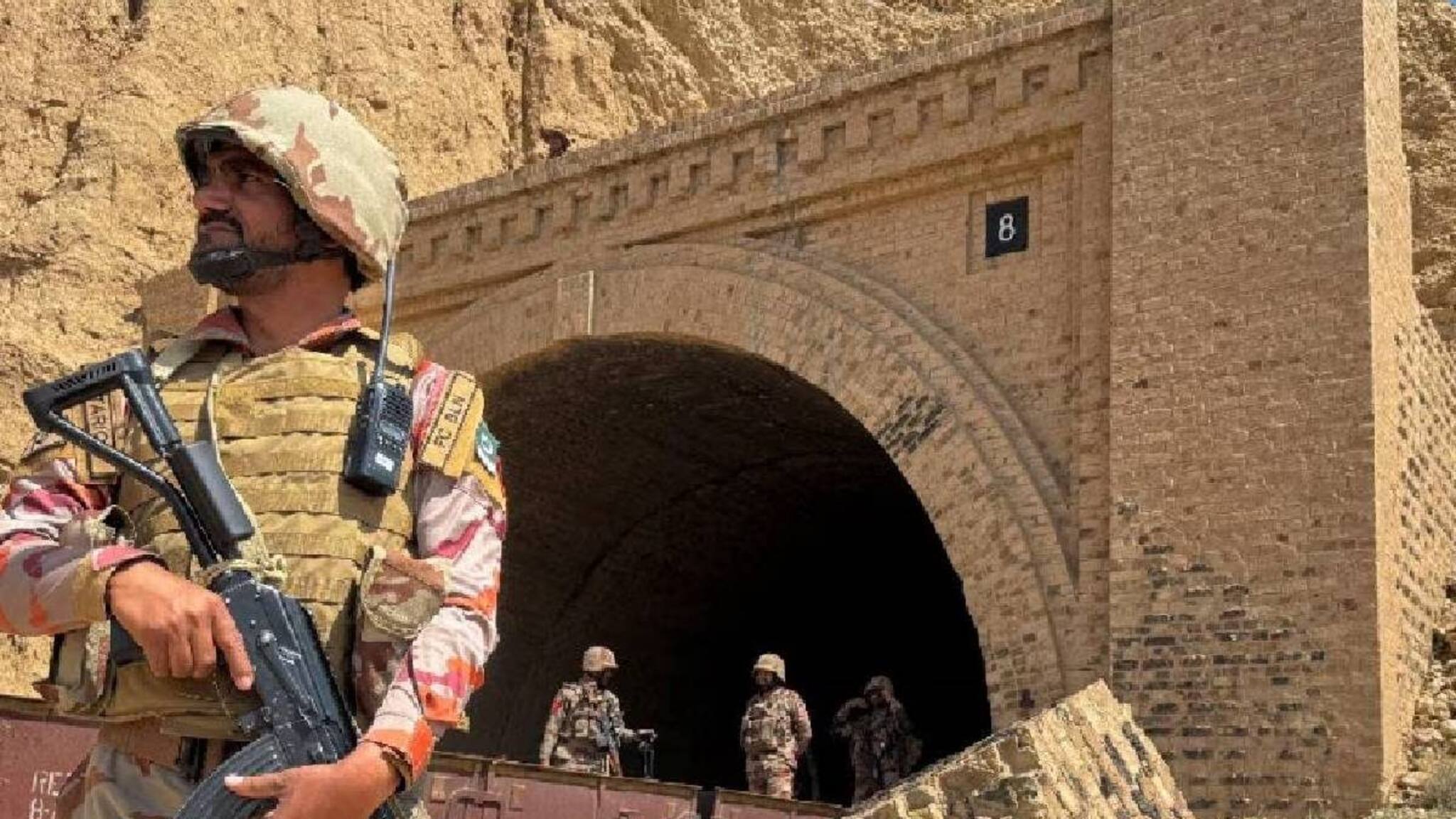 പാക് അർദ്ധസൈനിക സേനാ ആസ്ഥാനത്തിന് നേരെ തീവ്രവാദി ആക്രമണം