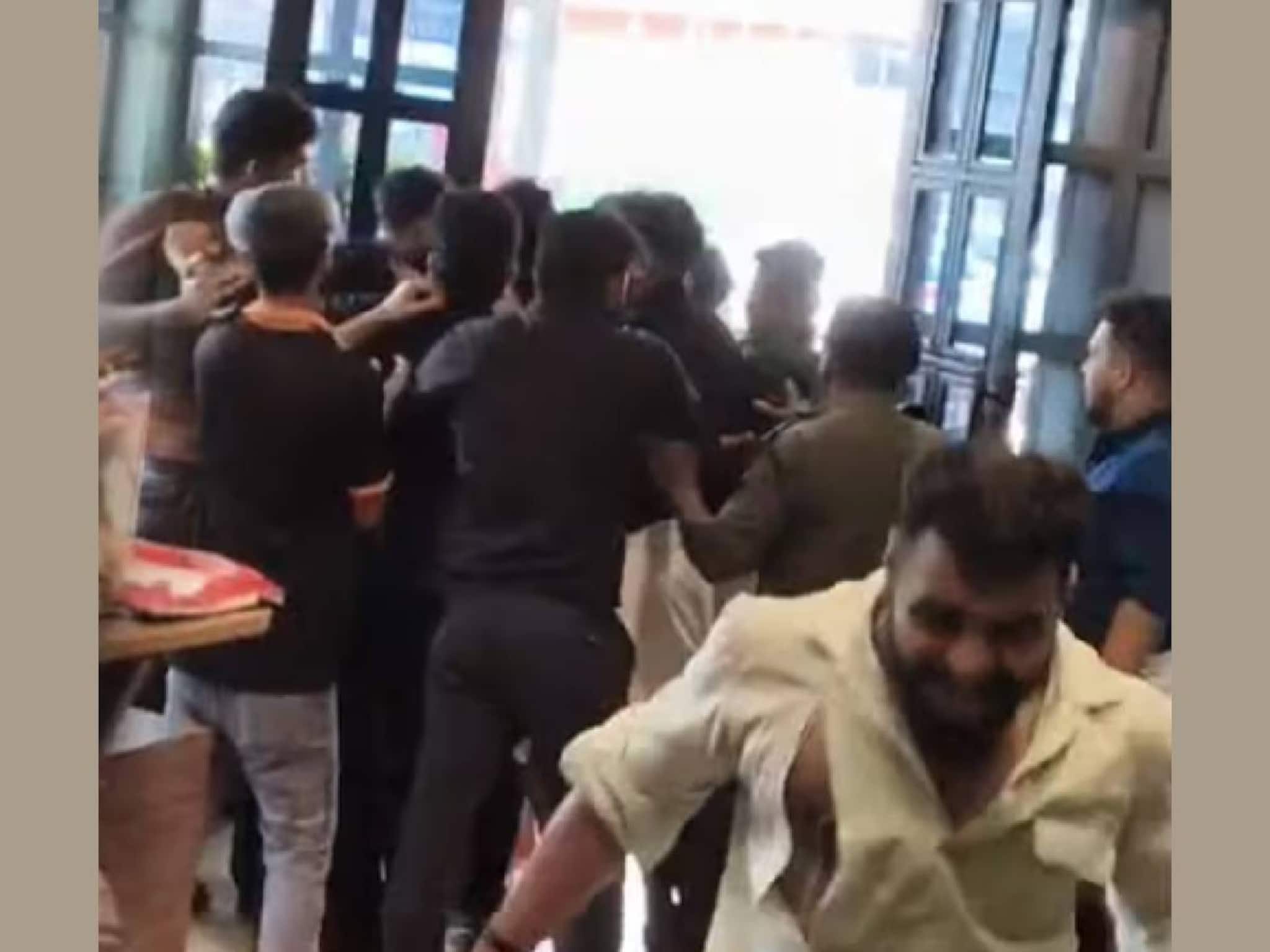 അയക്കൂറ കിട്ടാത്ത കലിയിൽ കോഴിക്കോട് ഹോട്ടൽ അടിച്ചു തകർത്ത നാലുപേർ പിടിയിൽ