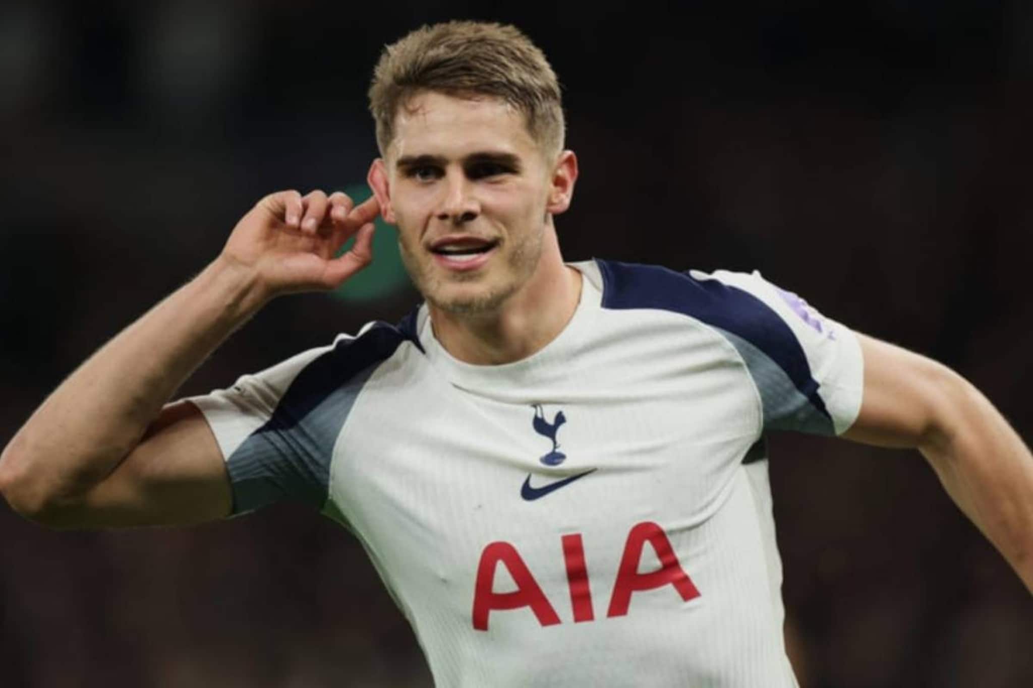 മിന്നൽ സോളോ ഗോളുമായി മിക്കി ഫാൻ ഡേ ഫെൻ; മെസ്സിയുമായി താരതമ്യം ചെയ്ത് ഫുട്ബോൾ ലോകം മിന്നൽ സോളോ ഗോളുമായി മിക്കി ഫാൻ ഡേ ഫെൻ; മെസ്സിയുമായി താരതമ്യം ചെയ്ത് ഫുട്ബോൾ ലോകം