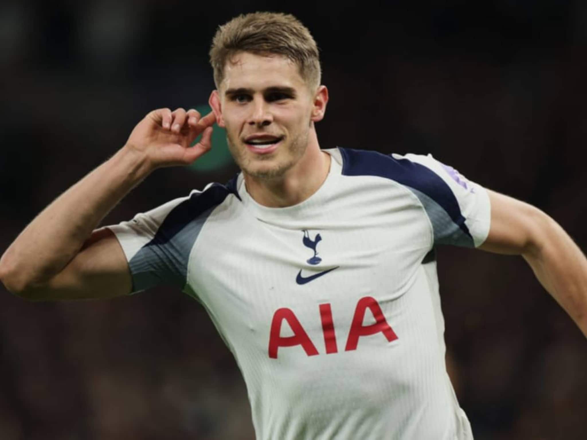 മിന്നൽ സോളോ ഗോളുമായി മിക്കി ഫാൻ ഡേ ഫെൻ; മെസ്സിയുമായി താരതമ്യം ചെയ്ത് ഫുട്ബോൾ ലോകം