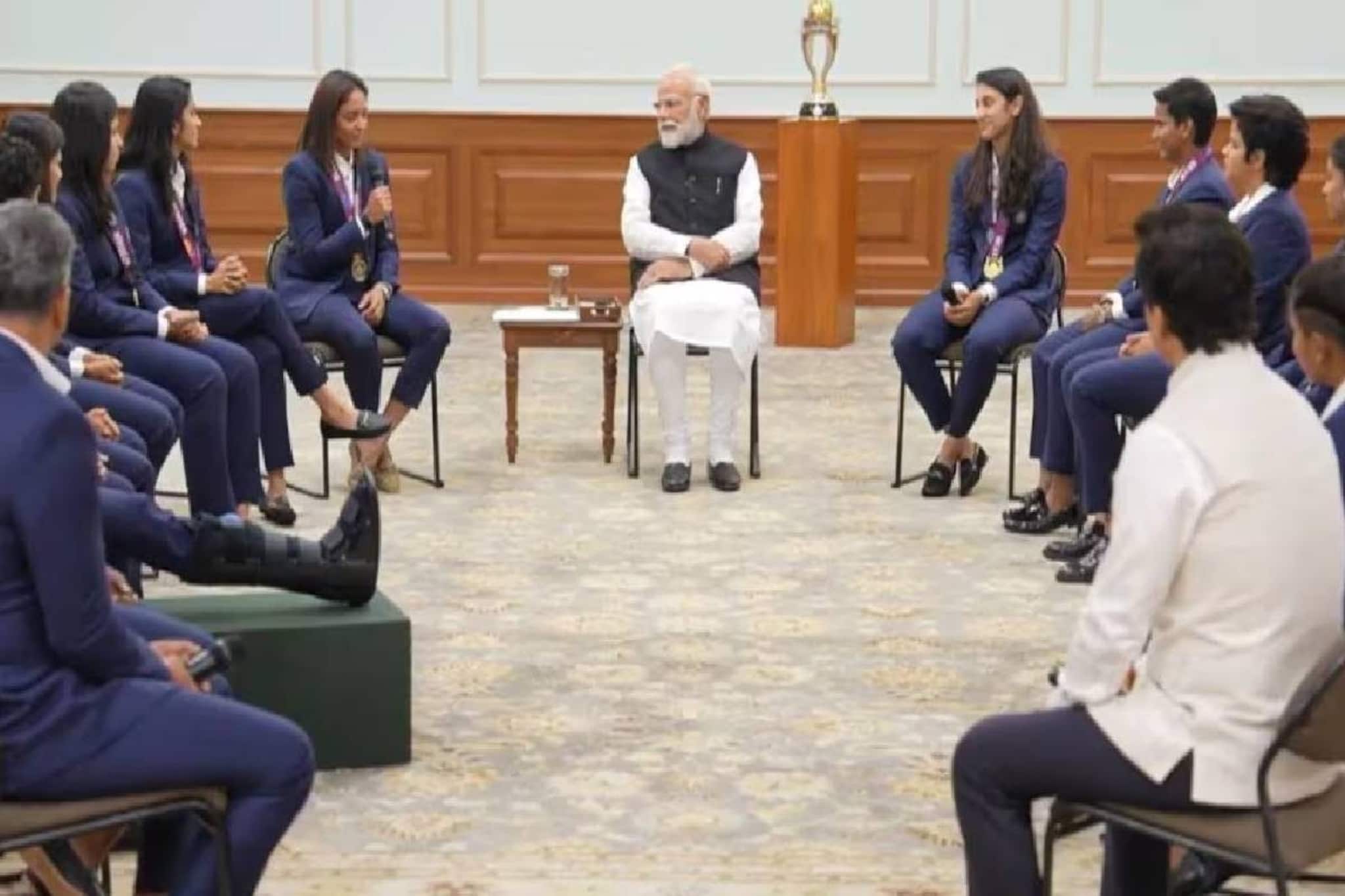 'ഇന്ത്യയിൽ ക്രിക്കറ്റ് വെറുമൊരു കളിയല്ല'; വനിതാ ലോകകപ്പ് ചാമ്പ്യൻമാരോട് മോദി 'ഇന്ത്യയിൽ ക്രിക്കറ്റ് വെറുമൊരു കളിയല്ല'; വനിതാ ലോകകപ്പ് ചാമ്പ്യൻമാരോട് മോദി