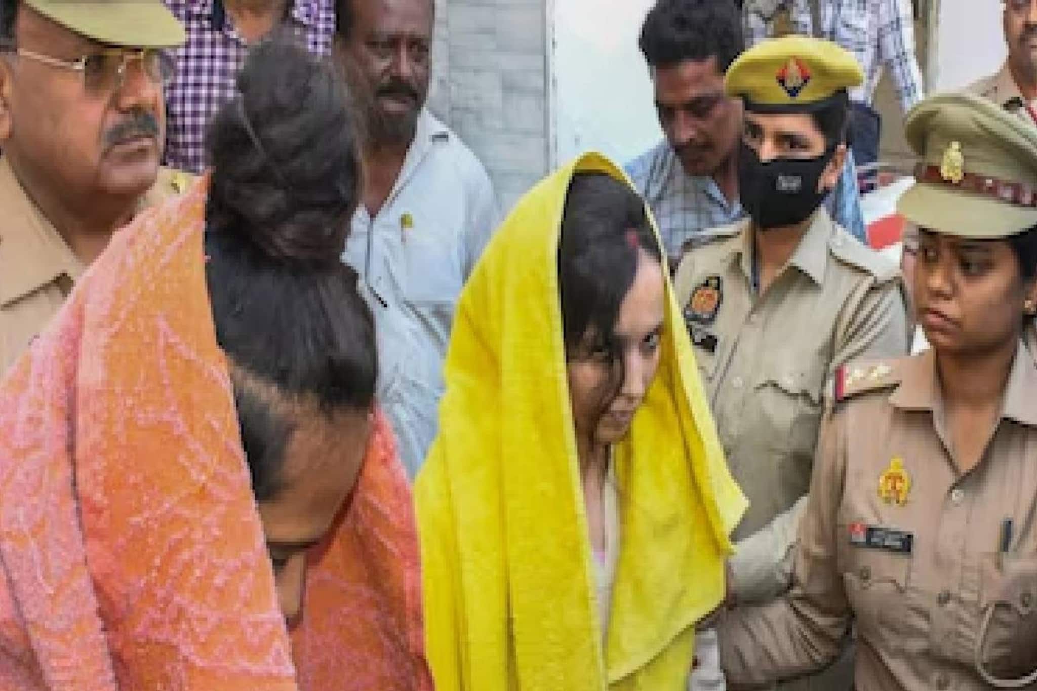 കാമുകനൊപ്പം ഭര്ത്താവിനെ കൊന്ന് മൃതദേഹം വീപ്പയില് ഒളിപ്പിച്ച സ്ത്രീ പെണ്കുഞ്ഞിന് ജന്മം നല്കി കാമുകനൊപ്പം ഭര്ത്താവിനെ കൊന്ന് മൃതദേഹം വീപ്പയില് ഒളിപ്പിച്ച സ്ത്രീ പെണ്കുഞ്ഞിന് ജന്മം നല്കി