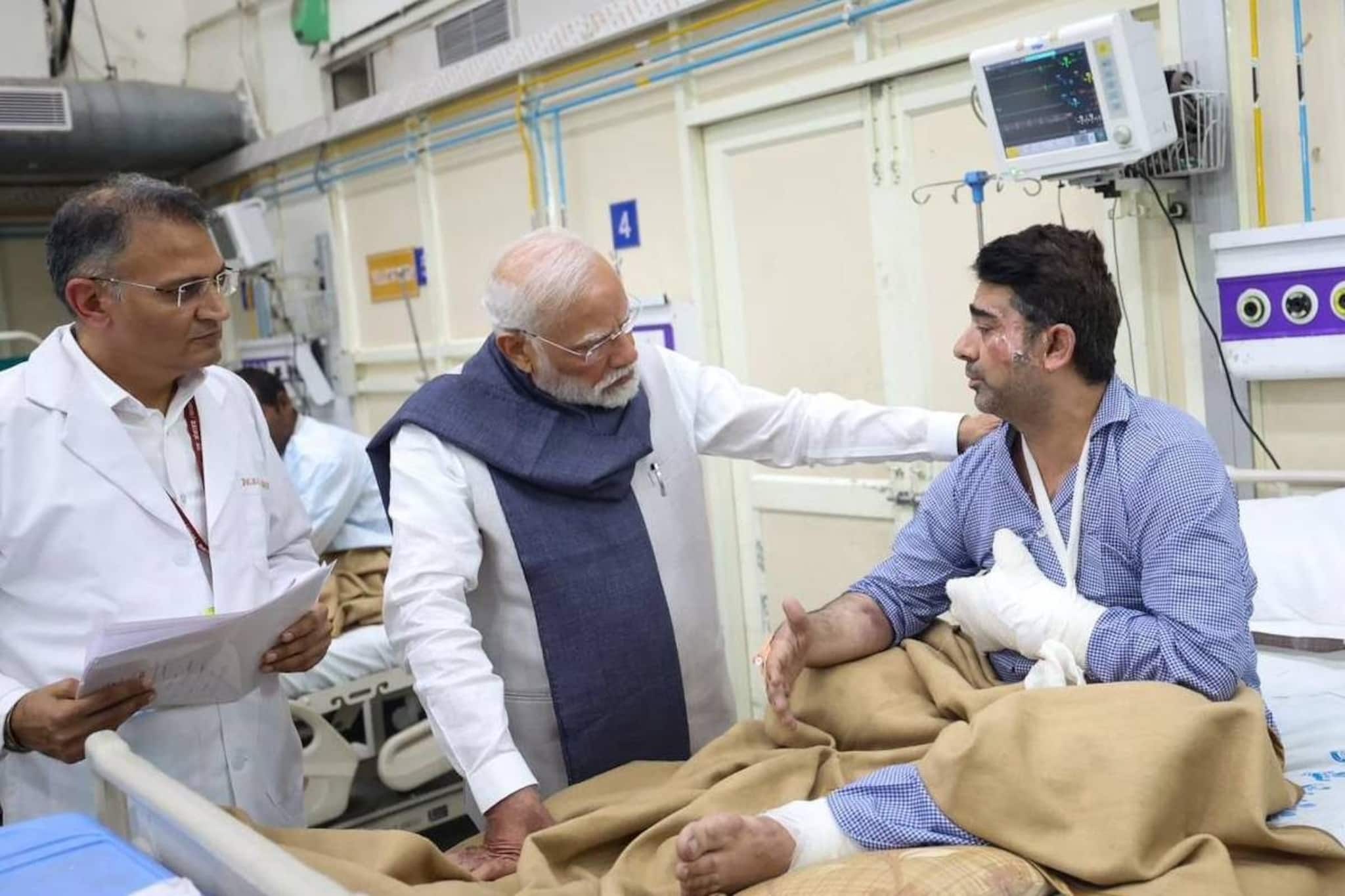 സ്ഫോടനത്തിൽ പരിക്കേറ്റവരെ പ്രധാനമന്ത്രി മോദി ആശുപത്രിയിൽ സന്ദർശിച്ചു; 'ഉത്തരവാദികളായവരെ നിയമത്തിന് മുന്നിൽ‌ കൊണ്ടുവരും'