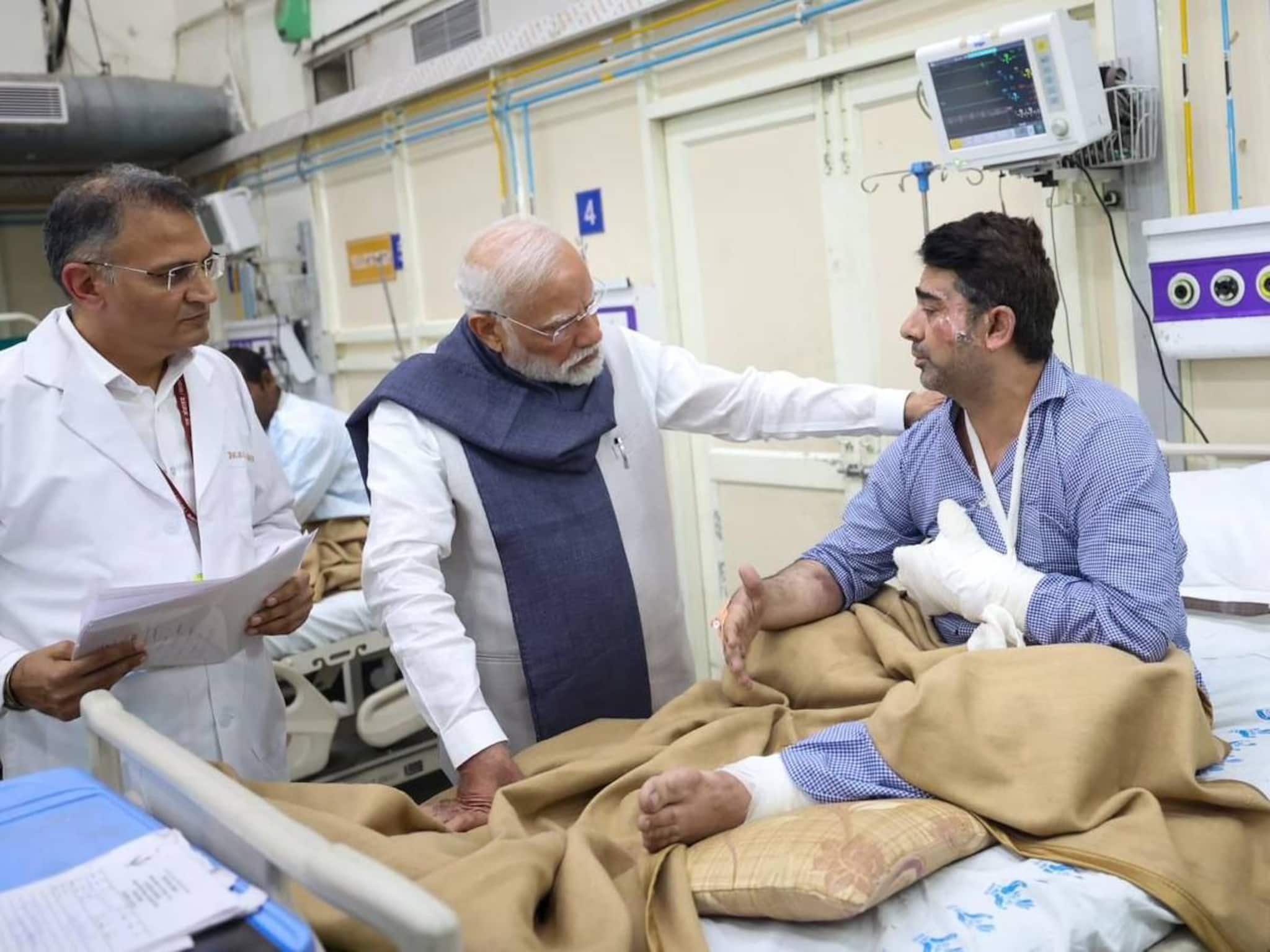 സ്ഫോടനത്തിൽ പരിക്കേറ്റവരെ പ്രധാനമന്ത്രി മോദി ആശുപത്രിയിൽ സന്ദർശിച്ചു; 'ഉത്തരവാദികളായവരെ നിയമത്തിന് മുന്നിൽ‌ കൊണ്ടുവരും'
