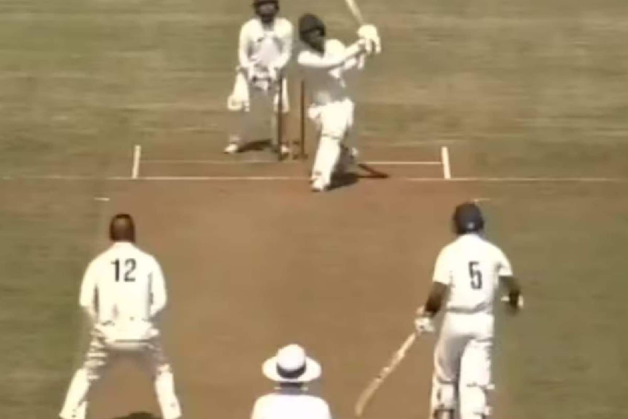 ക്രീസിൽ എട്ടാമനായ ആകാശ് ആകാശത്തേക്ക് ഉയർത്തിയത് തുടർച്ചയായ 8 സിക്സ്;11 പന്തിൽ ലോക റെക്കോർഡ് ആയി ഫിഫ്റ്റി